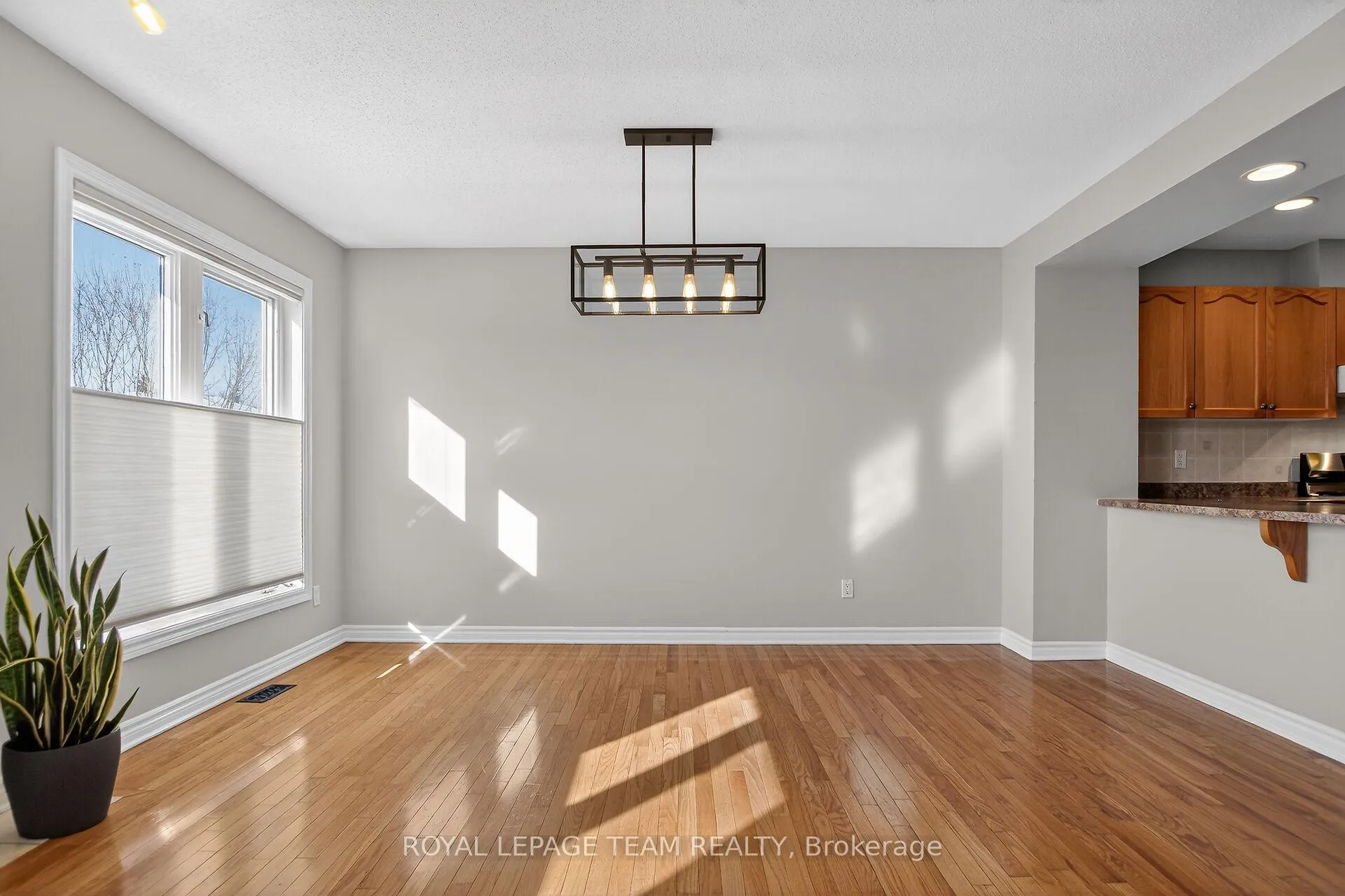 Photo 15 of 48 Saddlesmith Circle, Ottawa, Kanata - Emerald Meadows/Trailwest — HOMEH