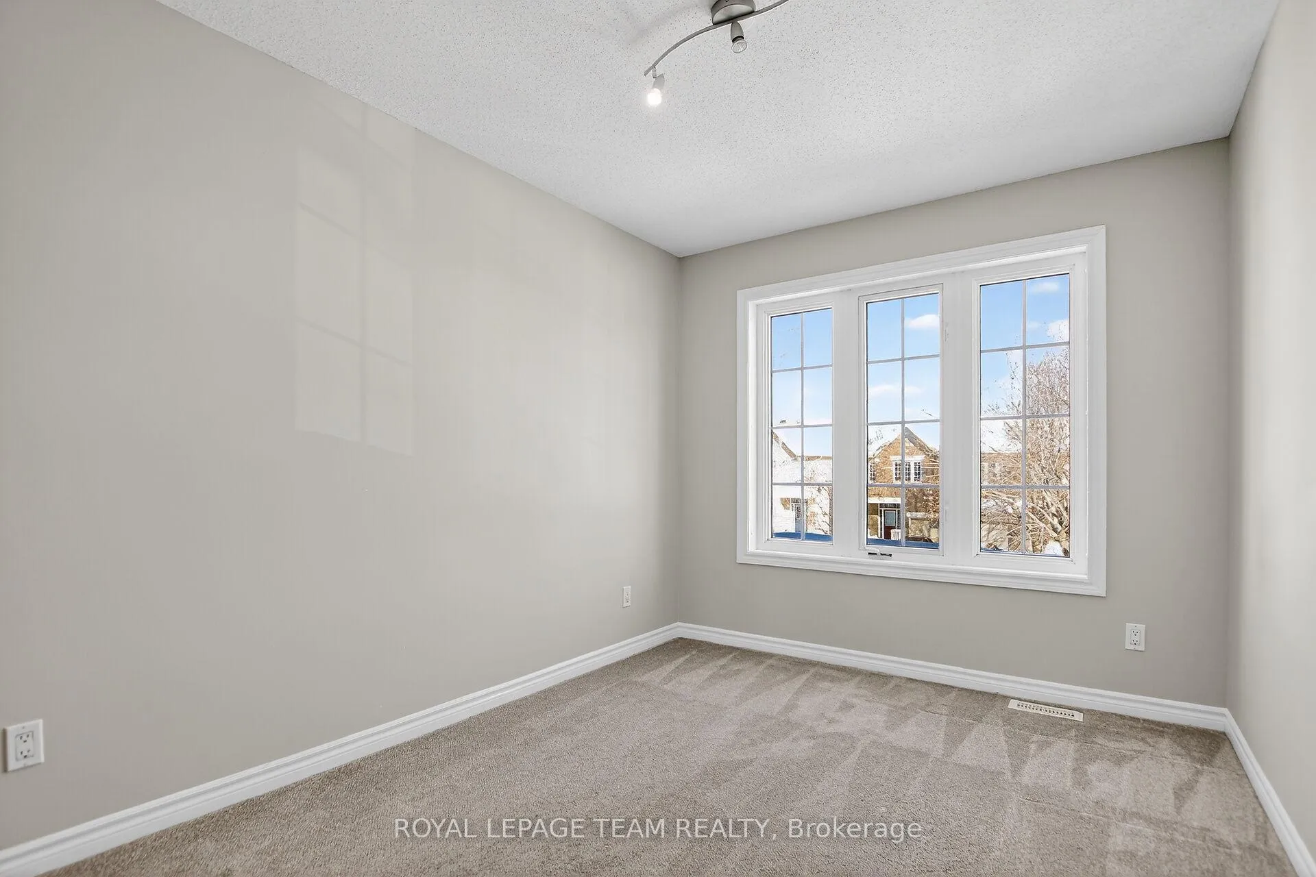 Photo 29 of 48 Saddlesmith Circle, Ottawa, Kanata - Emerald Meadows/Trailwest — HOMEH
