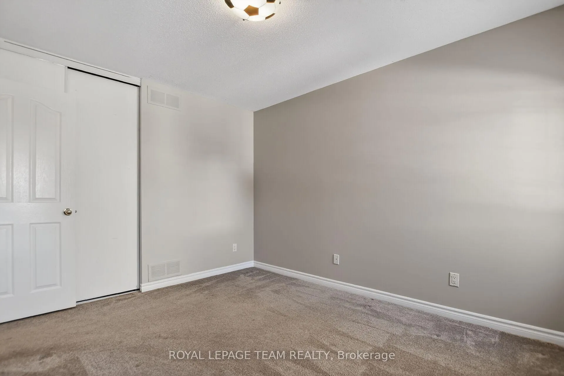 Photo 32 of 48 Saddlesmith Circle, Ottawa, Kanata - Emerald Meadows/Trailwest — HOMEH
