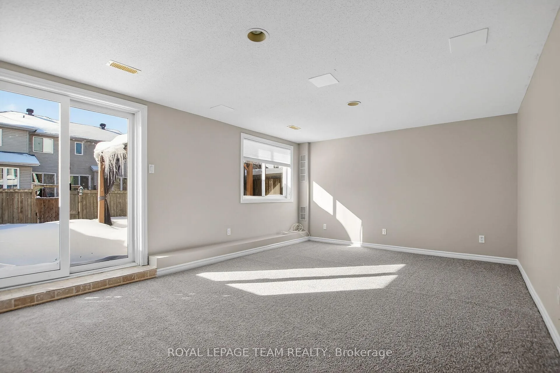 Photo 33 of 48 Saddlesmith Circle, Ottawa, Kanata - Emerald Meadows/Trailwest — HOMEH