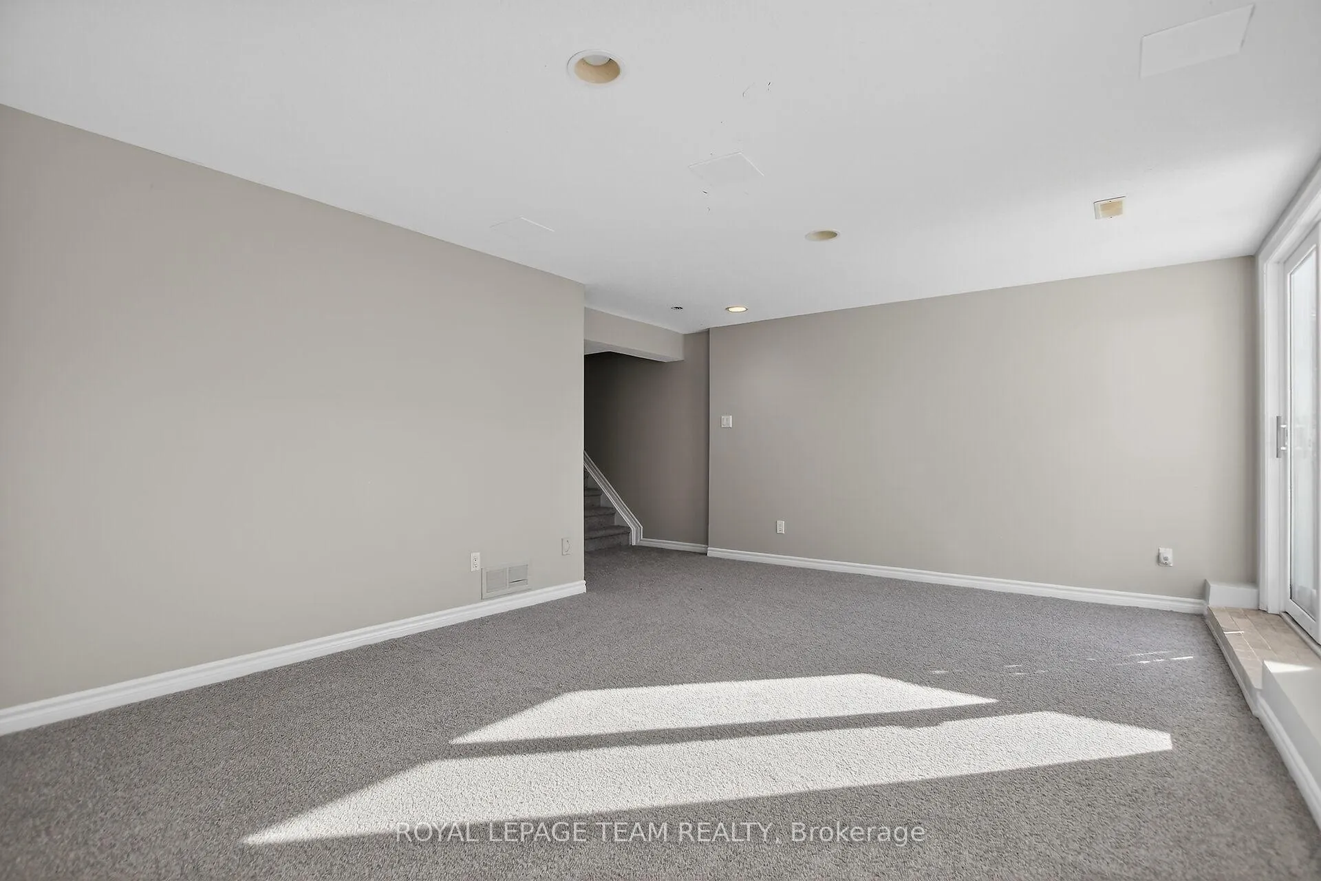 Photo 35 of 48 Saddlesmith Circle, Ottawa, Kanata - Emerald Meadows/Trailwest — HOMEH