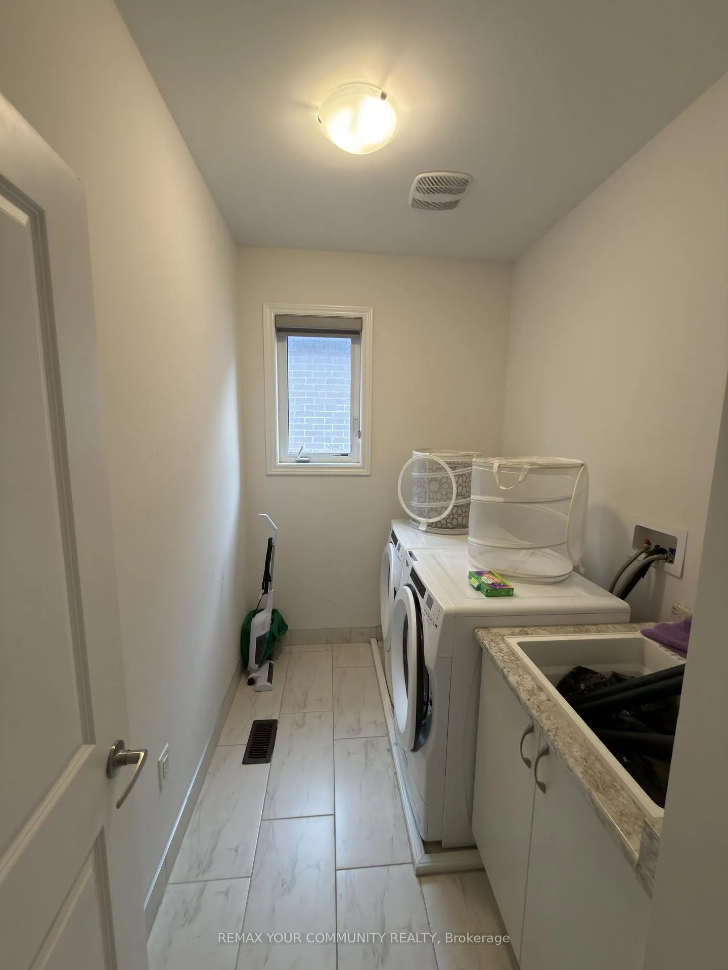 Photo 11 of Unit Upper, 54 Minnock Street, Caledon, Rural Caledon — HOMEH