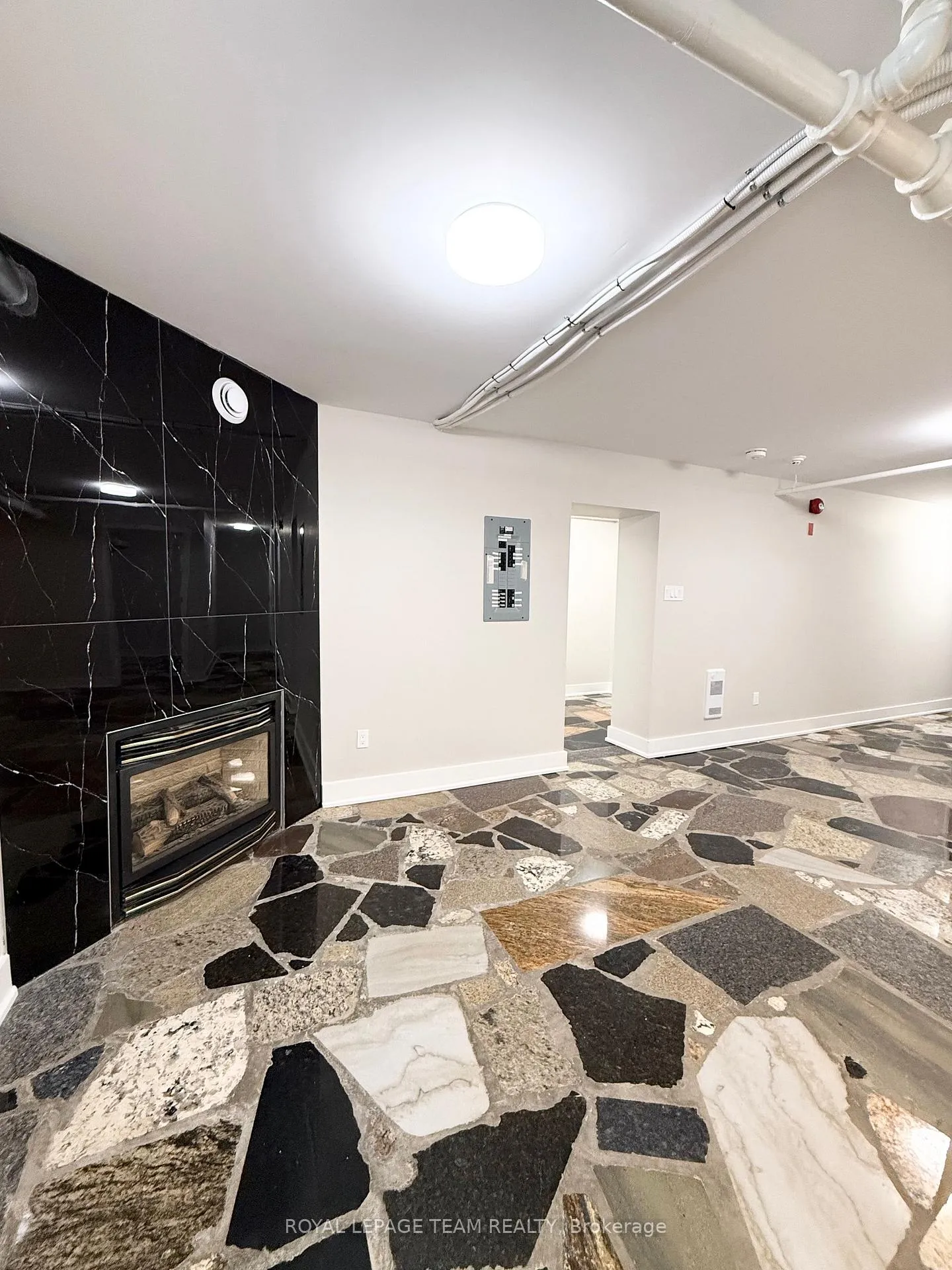 Photo 3 of Unit 15 A, 325 Cooper Street, Ottawa, Ottawa Centre — HOMEH