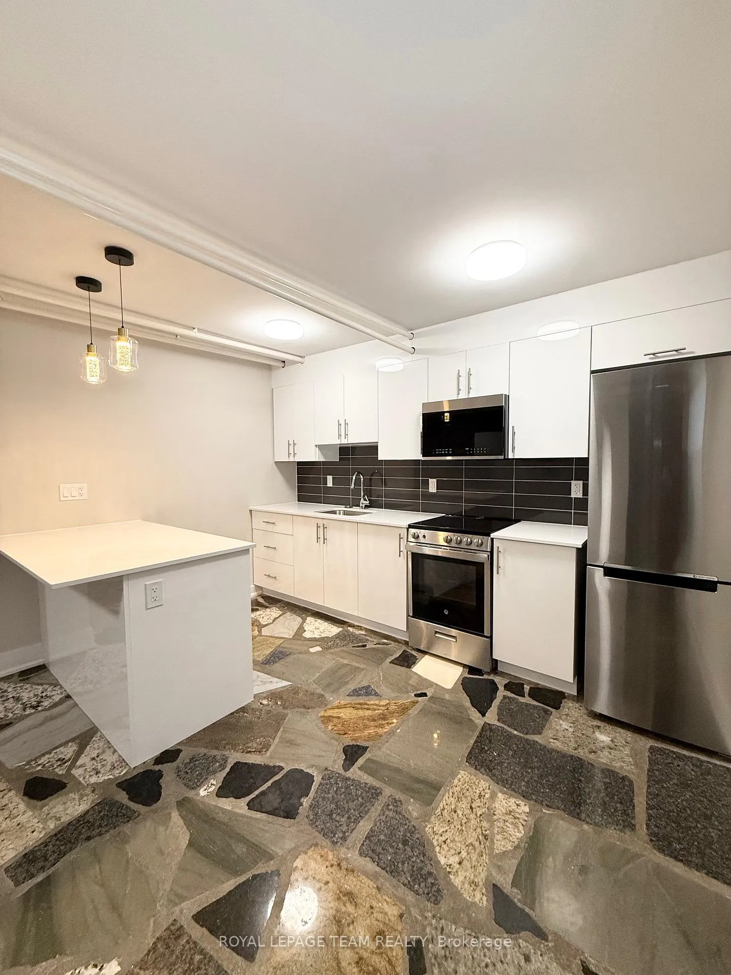 Photo 6 of Unit 15 A, 325 Cooper Street, Ottawa, Ottawa Centre — HOMEH