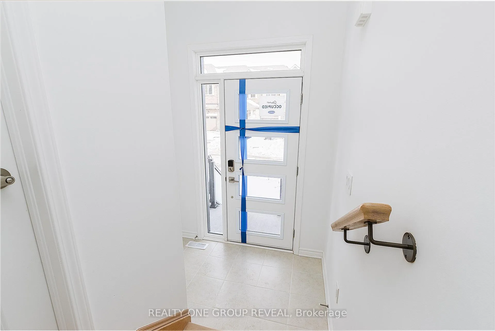 Photo 2 of 1735 Mineral Springs Way, Pickering, Rural Pickering — HOMEH
