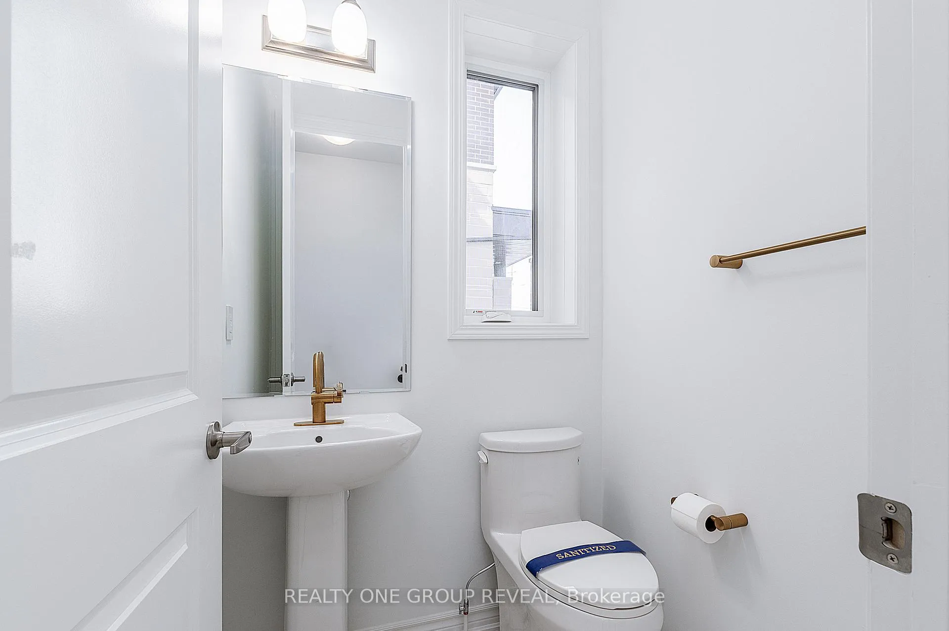 Photo 4 of 1735 Mineral Springs Way, Pickering, Rural Pickering — HOMEH