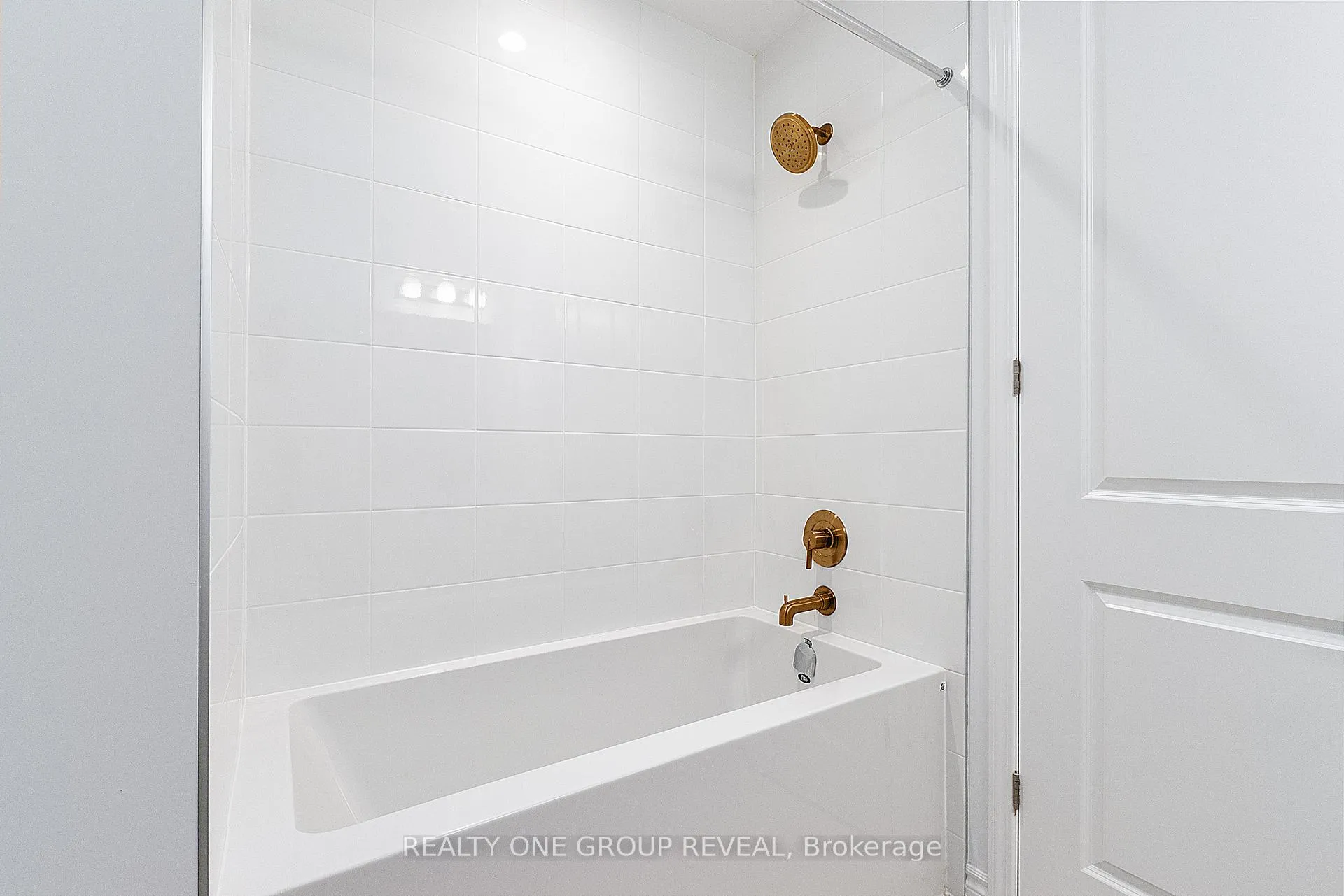 Photo 18 of 1735 Mineral Springs Way, Pickering, Rural Pickering — HOMEH