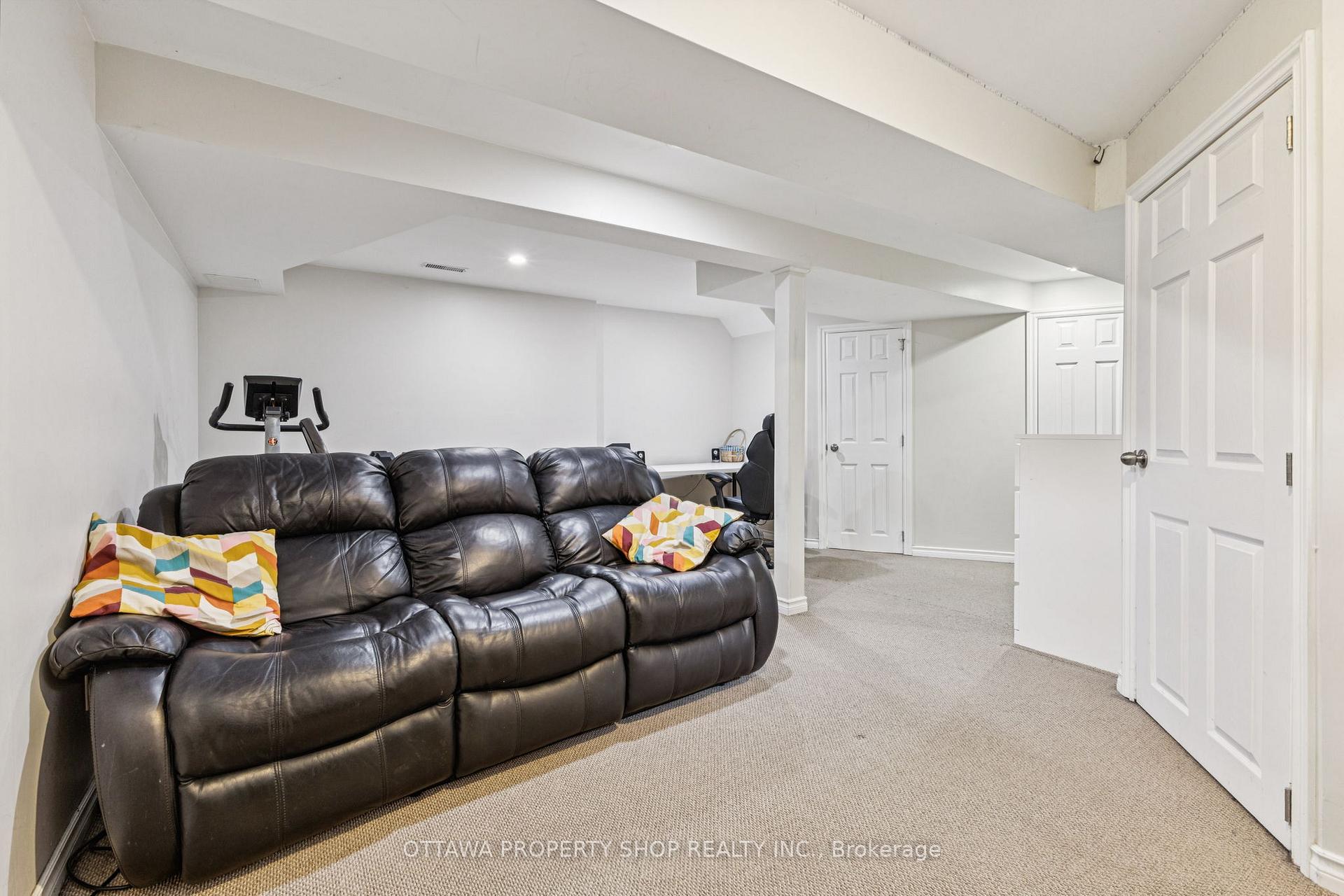 Photo 16 of 67 Gentle Gate Crescent, Ottawa, Hunt Club Park/Greenboro — HOMEH