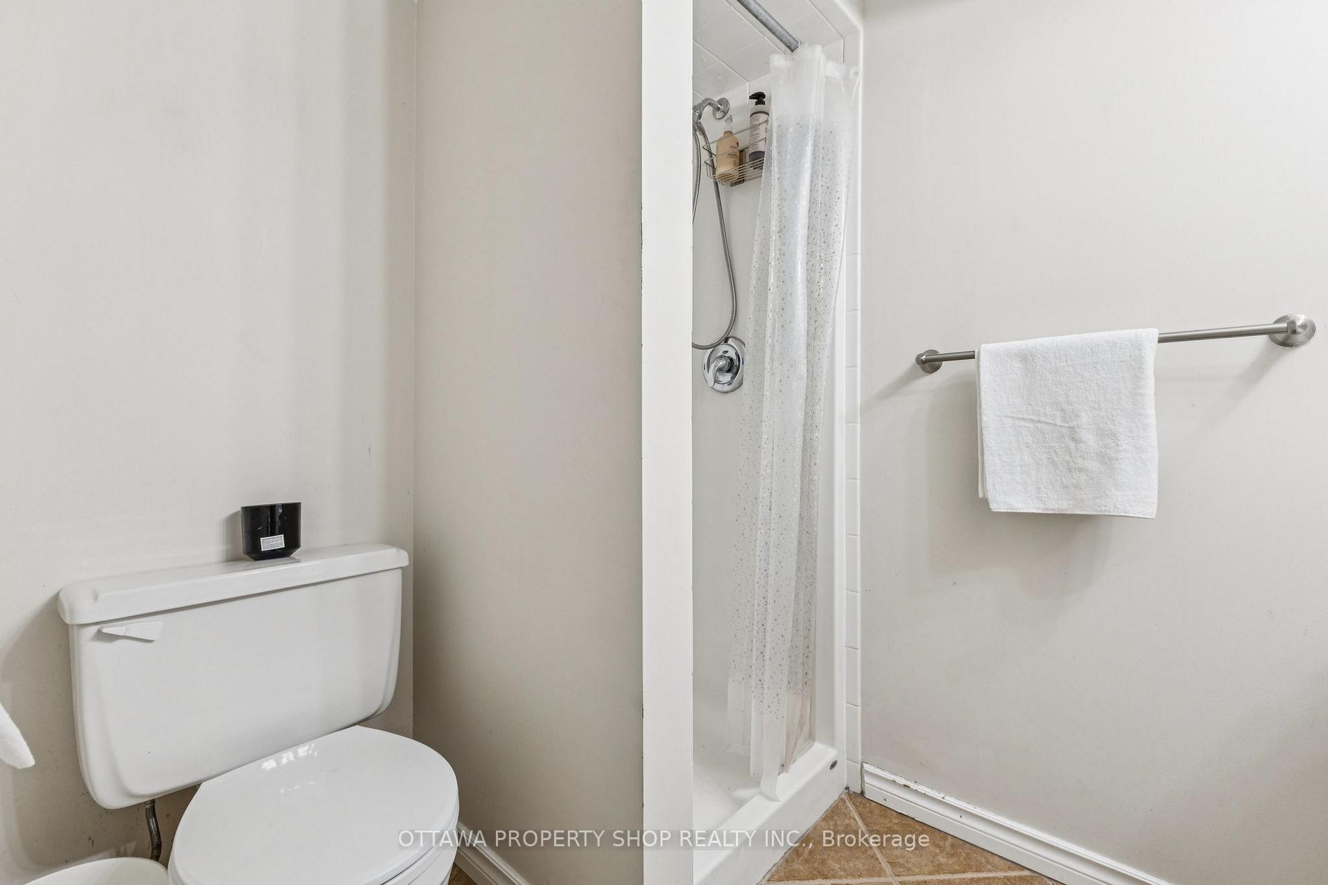 Photo 17 of 67 Gentle Gate Crescent, Ottawa, Hunt Club Park/Greenboro — HOMEH