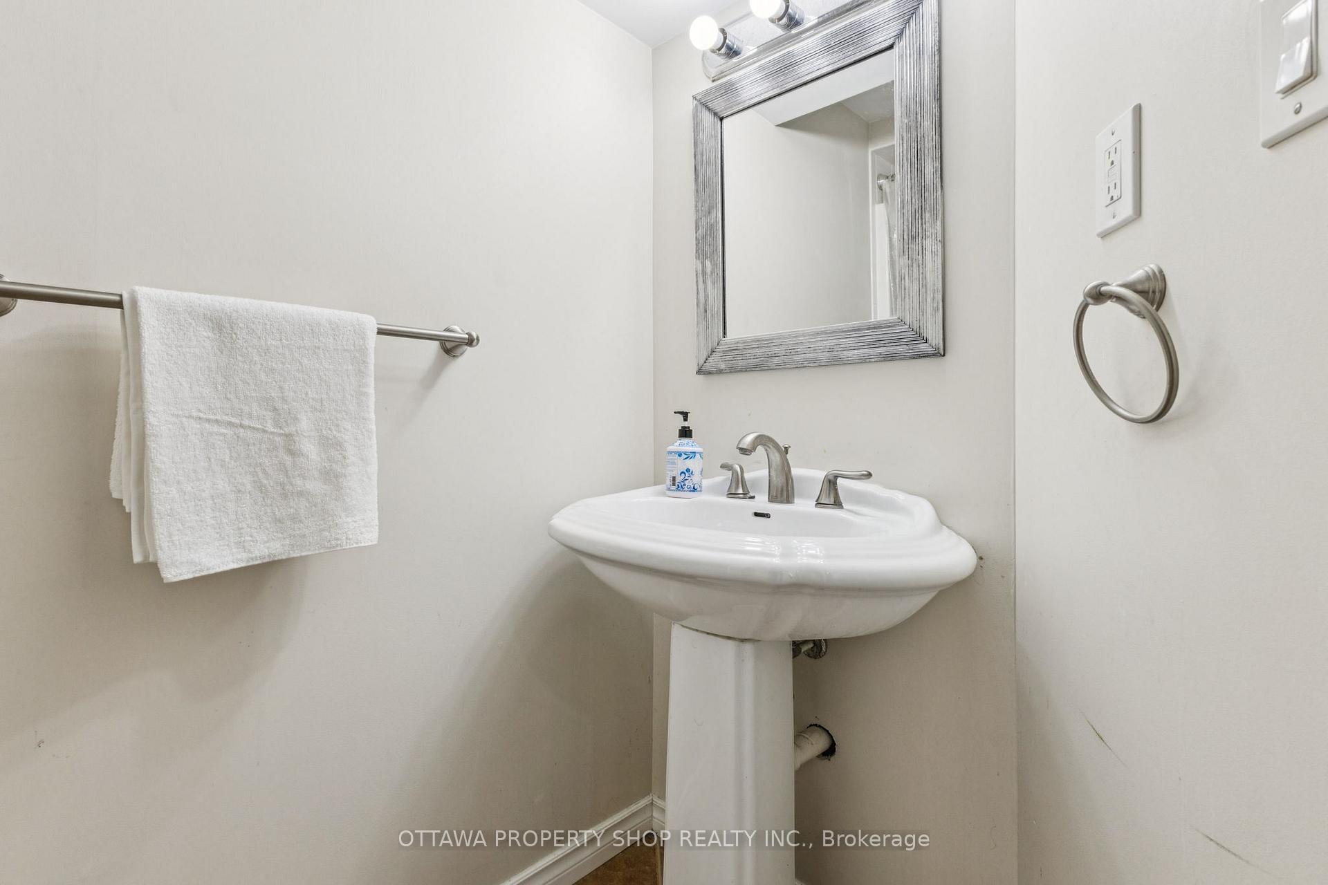 Photo 18 of 67 Gentle Gate Crescent, Ottawa, Hunt Club Park/Greenboro — HOMEH