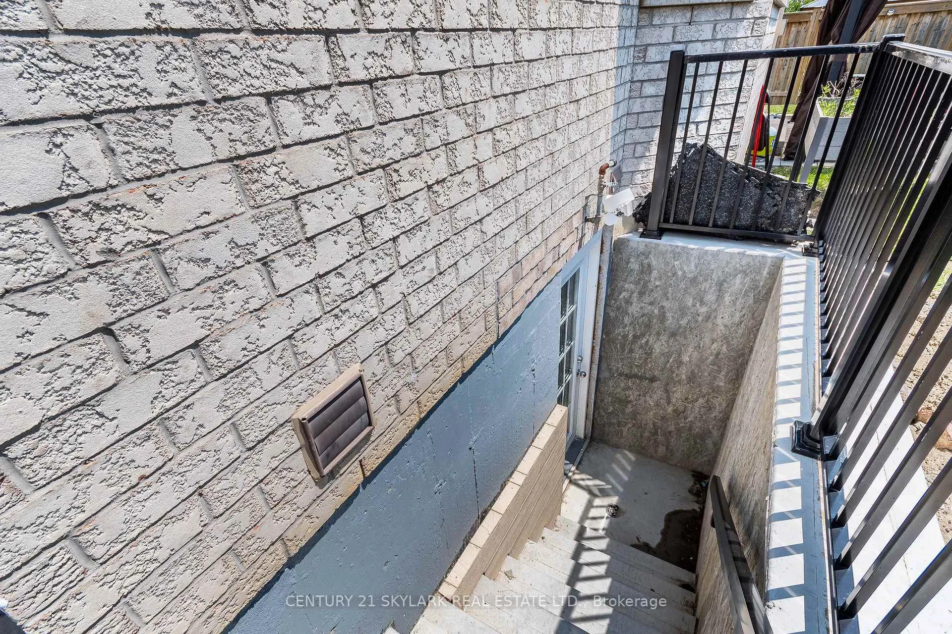 Photo 1 of 6 Villanova Road, Brampton, Bram West — HOMEH