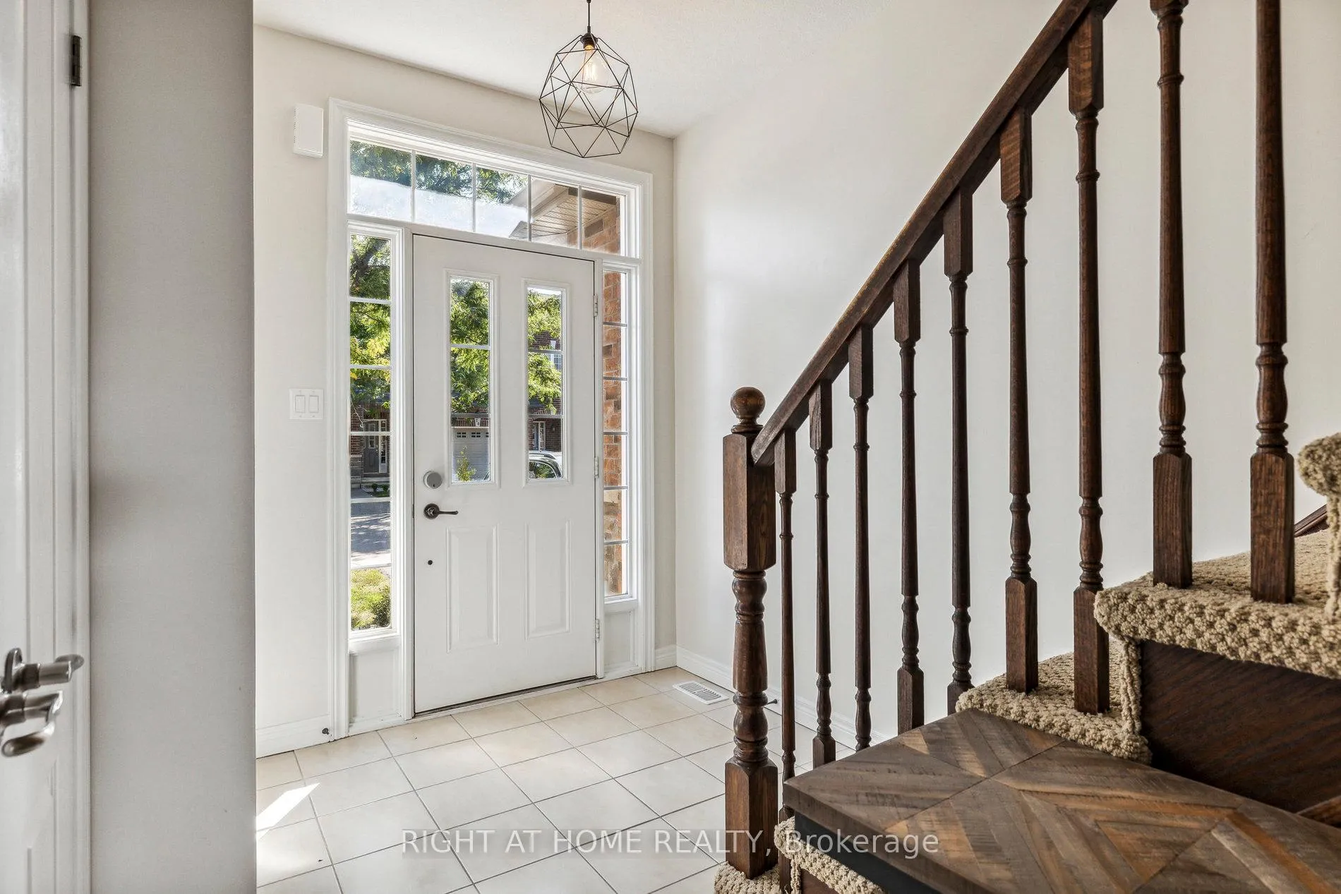 Photo 7 of Unit 6, 40 Dartmouth Gate, Hamilton, Lakeshore — HOMEH