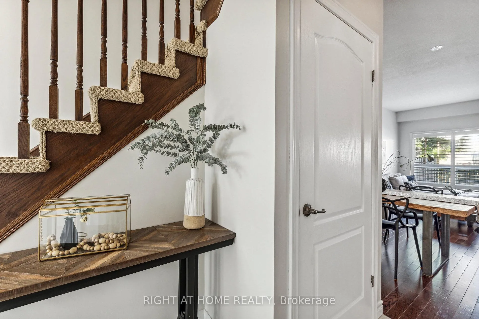 Photo 8 of Unit 6, 40 Dartmouth Gate, Hamilton, Lakeshore — HOMEH