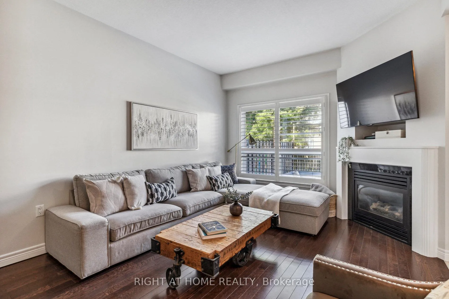Photo 12 of Unit 6, 40 Dartmouth Gate, Hamilton, Lakeshore — HOMEH