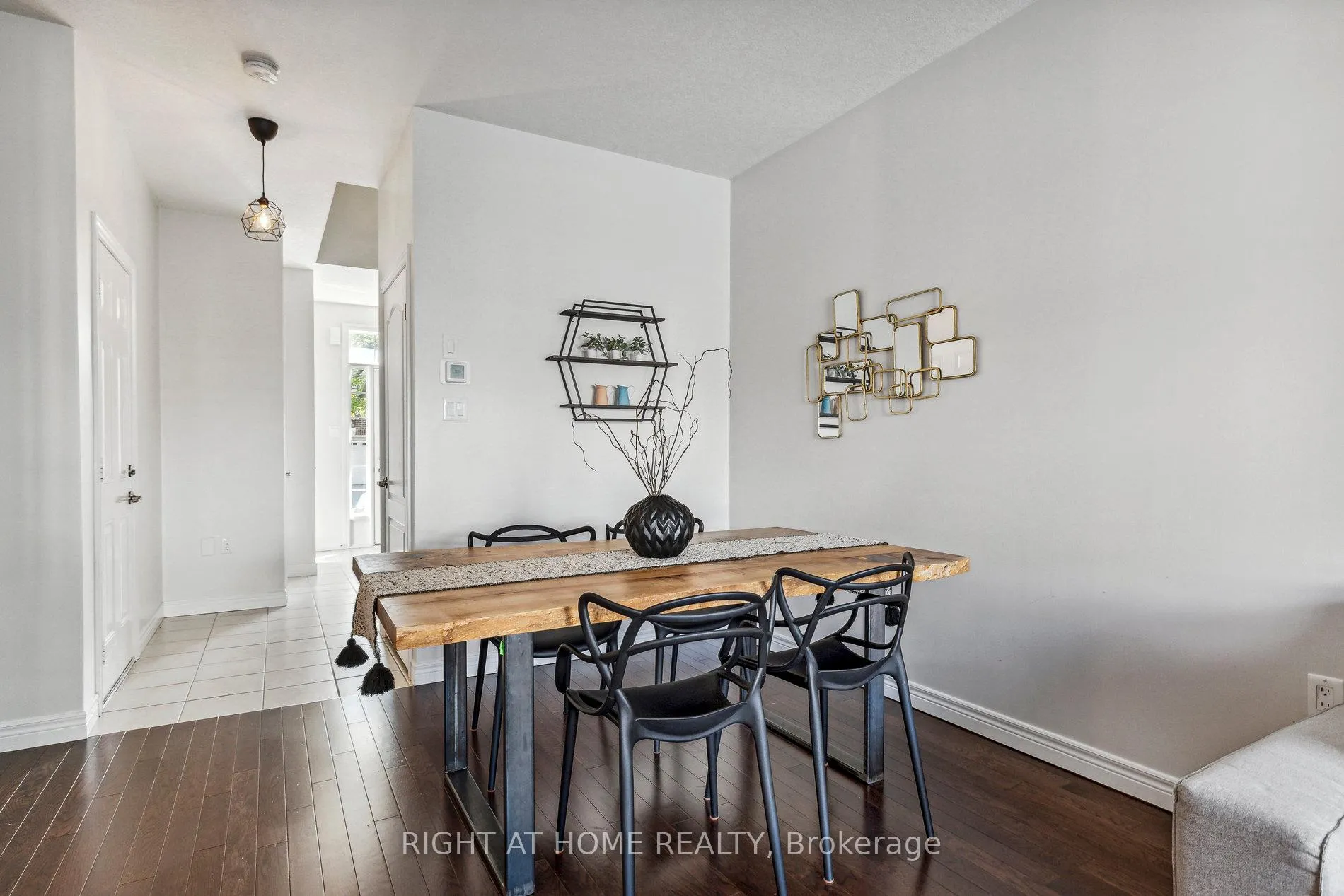 Photo 13 of Unit 6, 40 Dartmouth Gate, Hamilton, Lakeshore — HOMEH