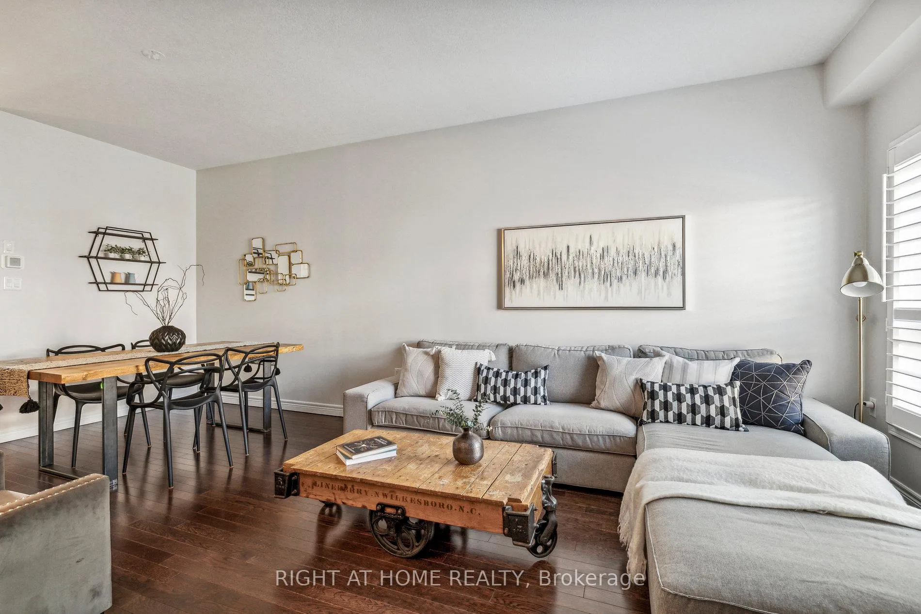 Photo 15 of Unit 6, 40 Dartmouth Gate, Hamilton, Lakeshore — HOMEH