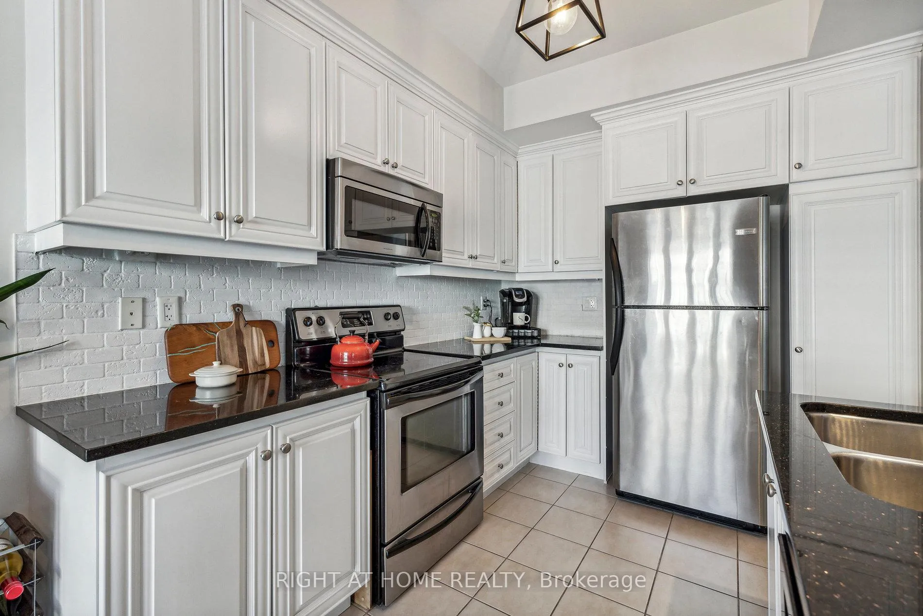 Photo 17 of Unit 6, 40 Dartmouth Gate, Hamilton, Lakeshore — HOMEH
