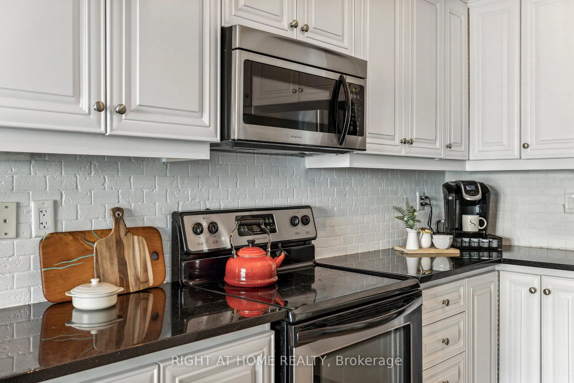 Photo 18 of Unit 6, 40 Dartmouth Gate, Hamilton, Lakeshore — HOMEH
