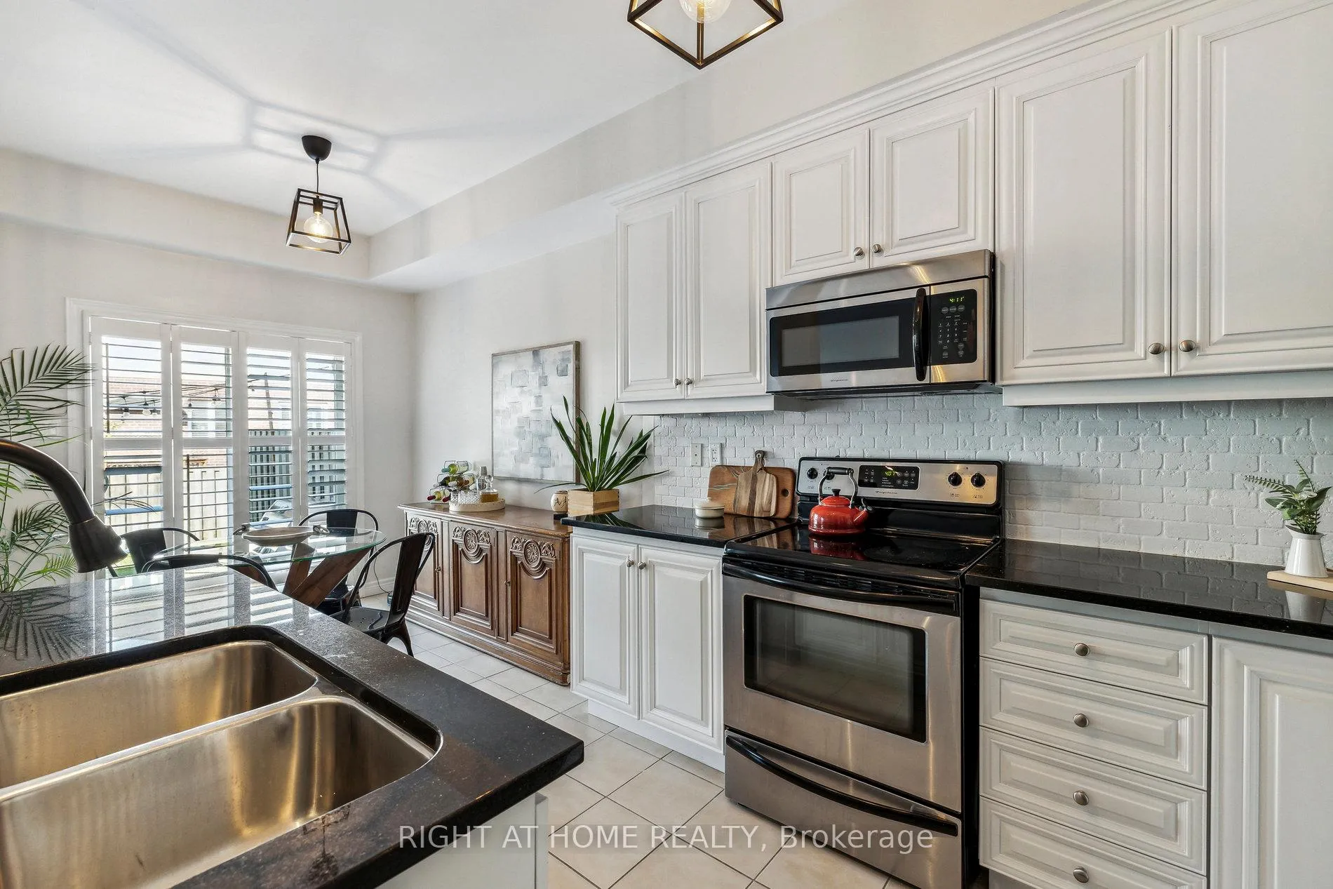 Photo 19 of Unit 6, 40 Dartmouth Gate, Hamilton, Lakeshore — HOMEH