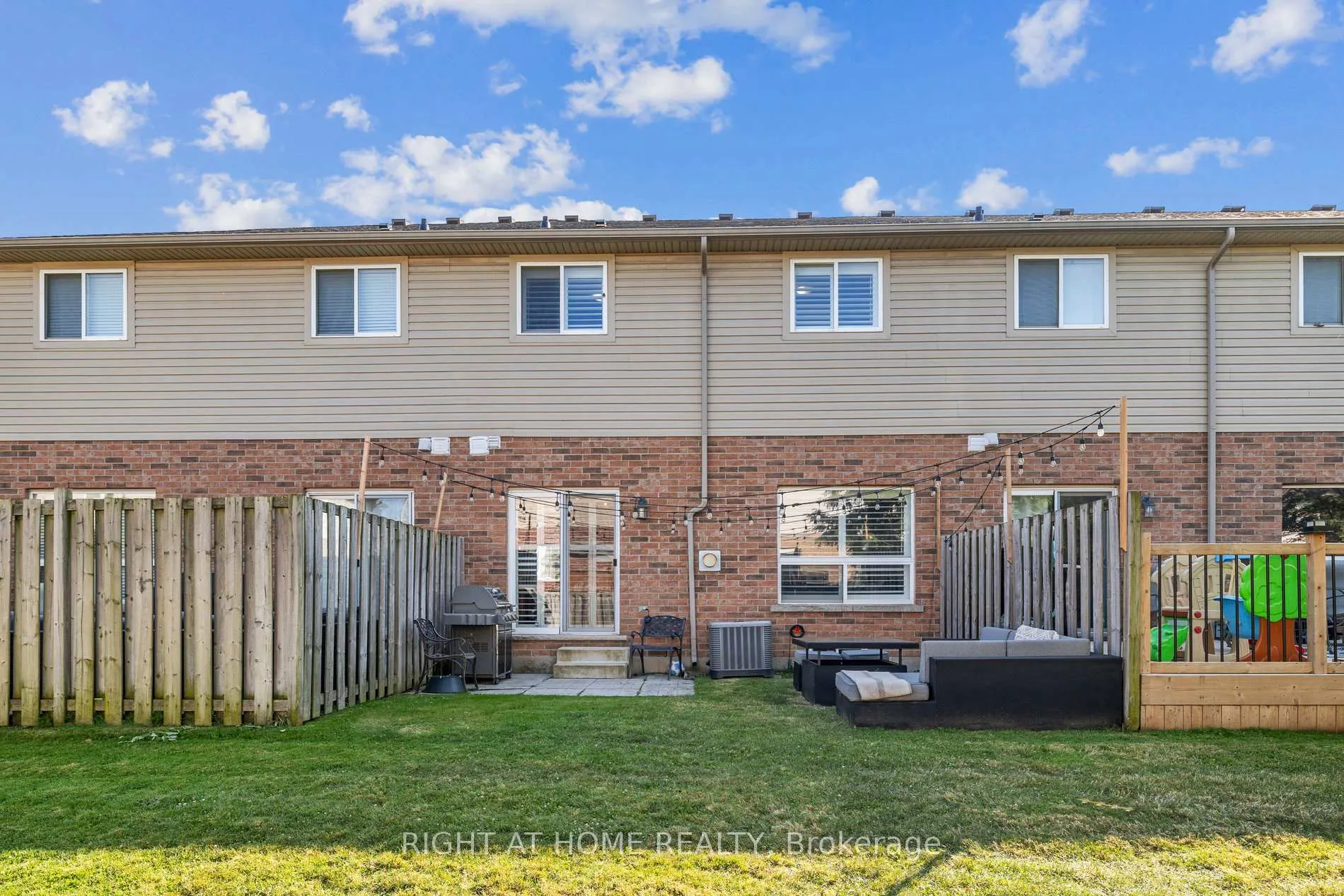 Photo 36 of Unit 6, 40 Dartmouth Gate, Hamilton, Lakeshore — HOMEH