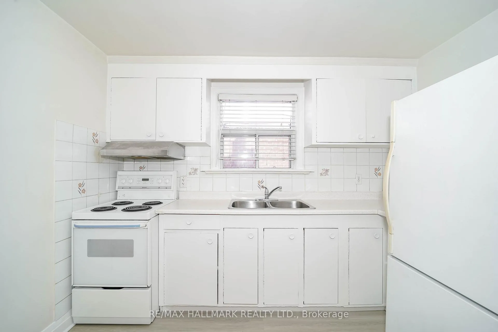 Photo 17 of 37 Galbraith Avenue, Toronto, O'Connor-Parkview — HOMEH