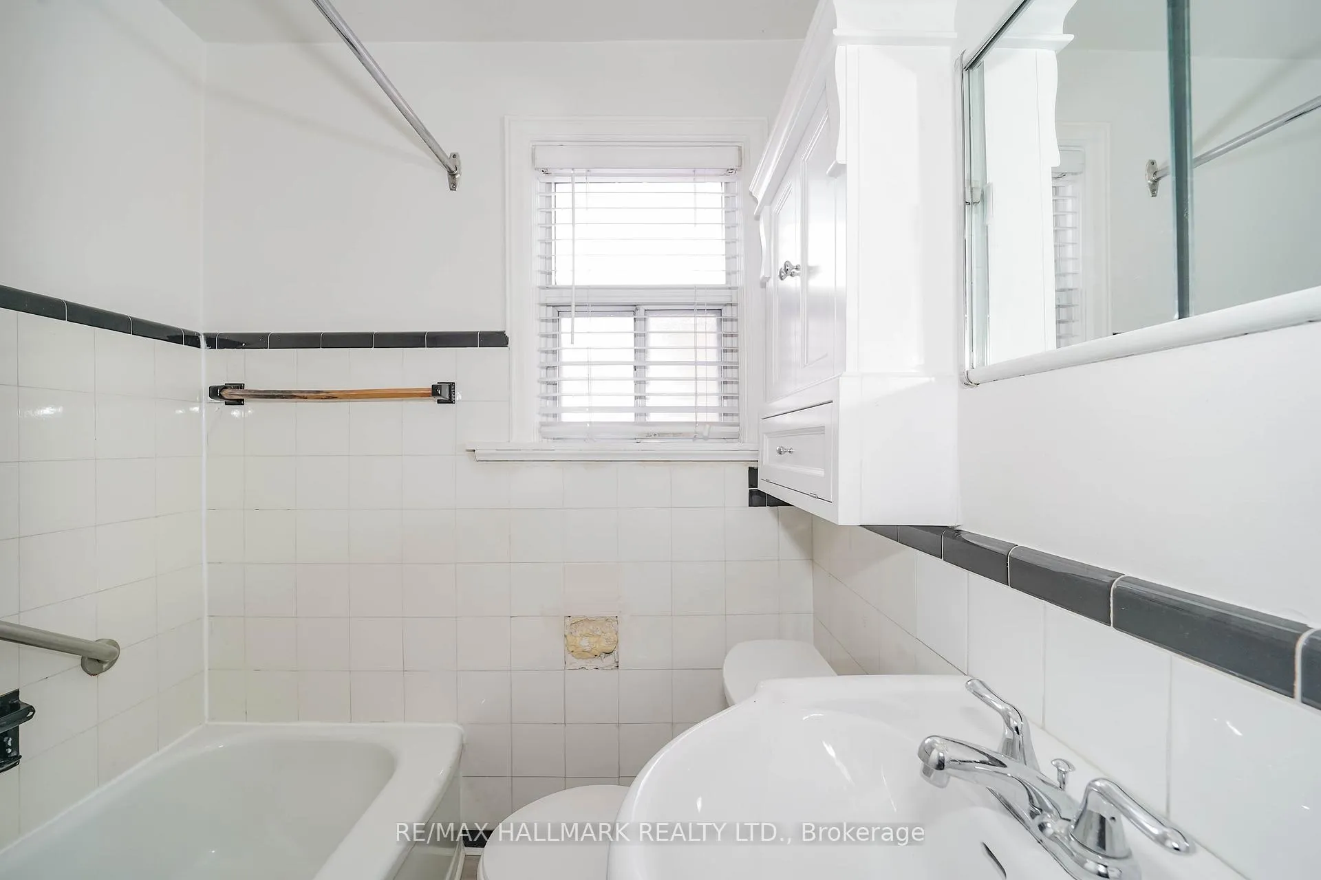 Photo 22 of 37 Galbraith Avenue, Toronto, O'Connor-Parkview — HOMEH