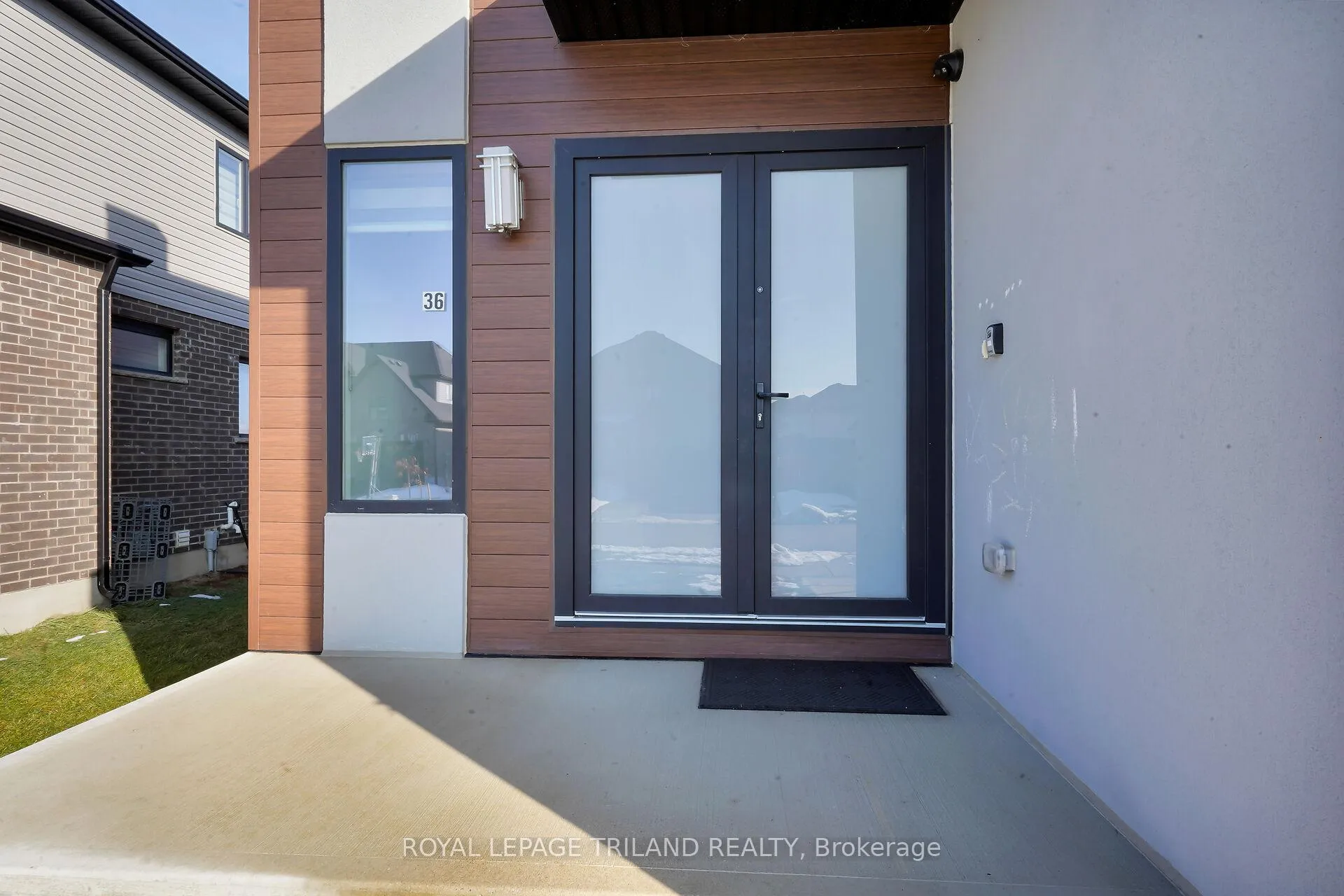 Photo 3 of 36 Kaiser Lane, Middlesex Centre, Kilworth — HOMEH