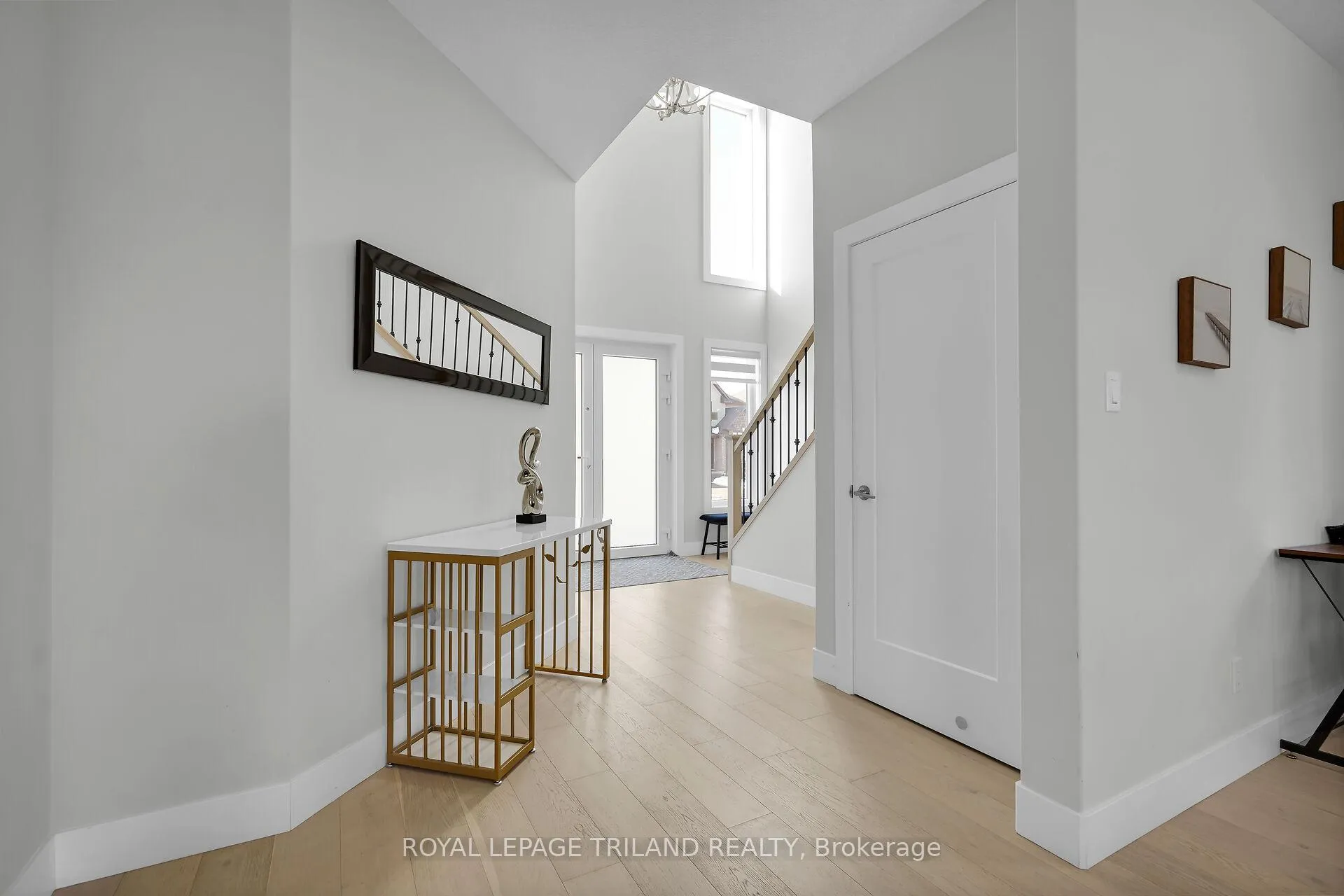 Photo 5 of 36 Kaiser Lane, Middlesex Centre, Kilworth — HOMEH
