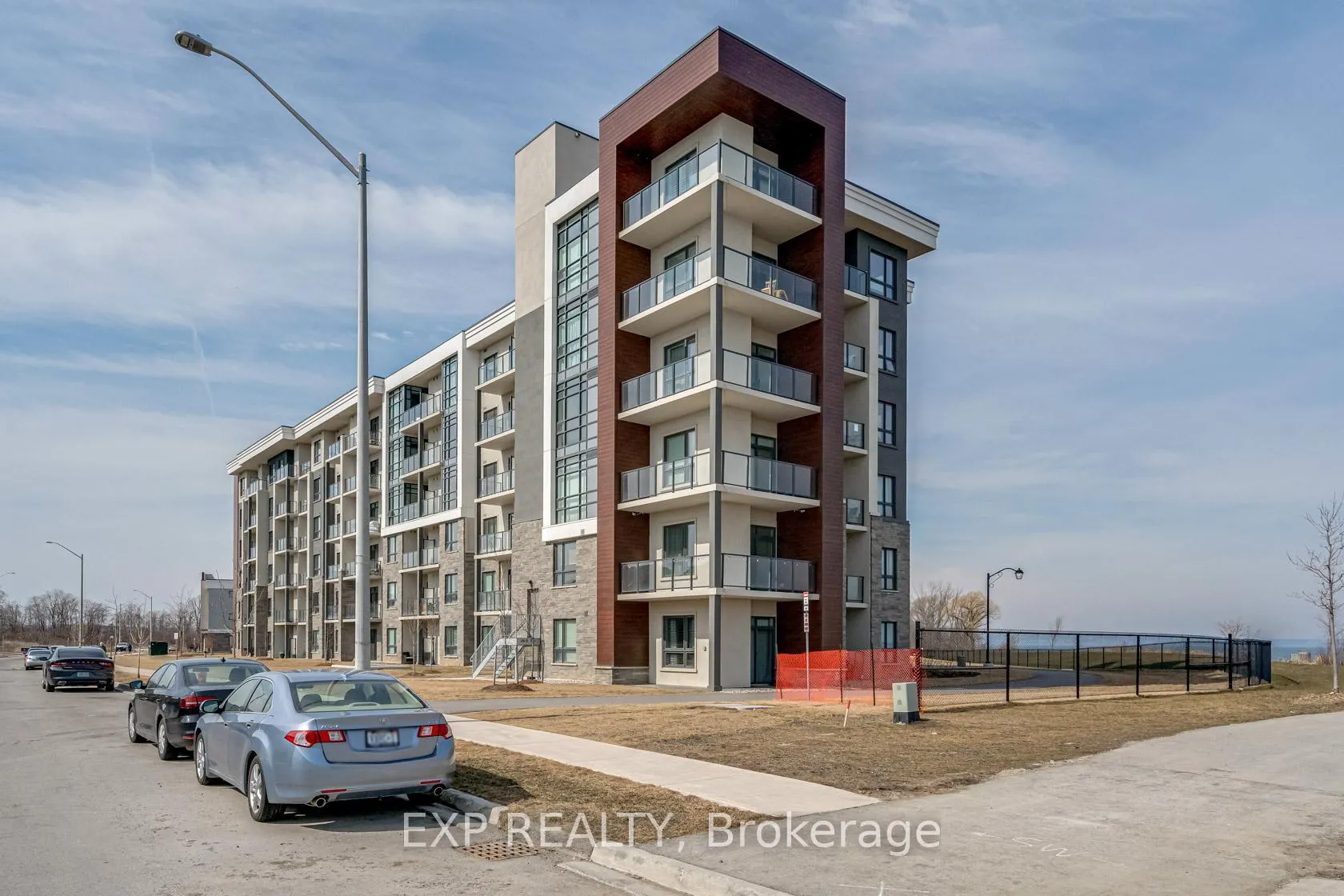 Photo 2 of Unit 413, 101 Shoreview Place, Hamilton, Stoney Creek — HOMEH