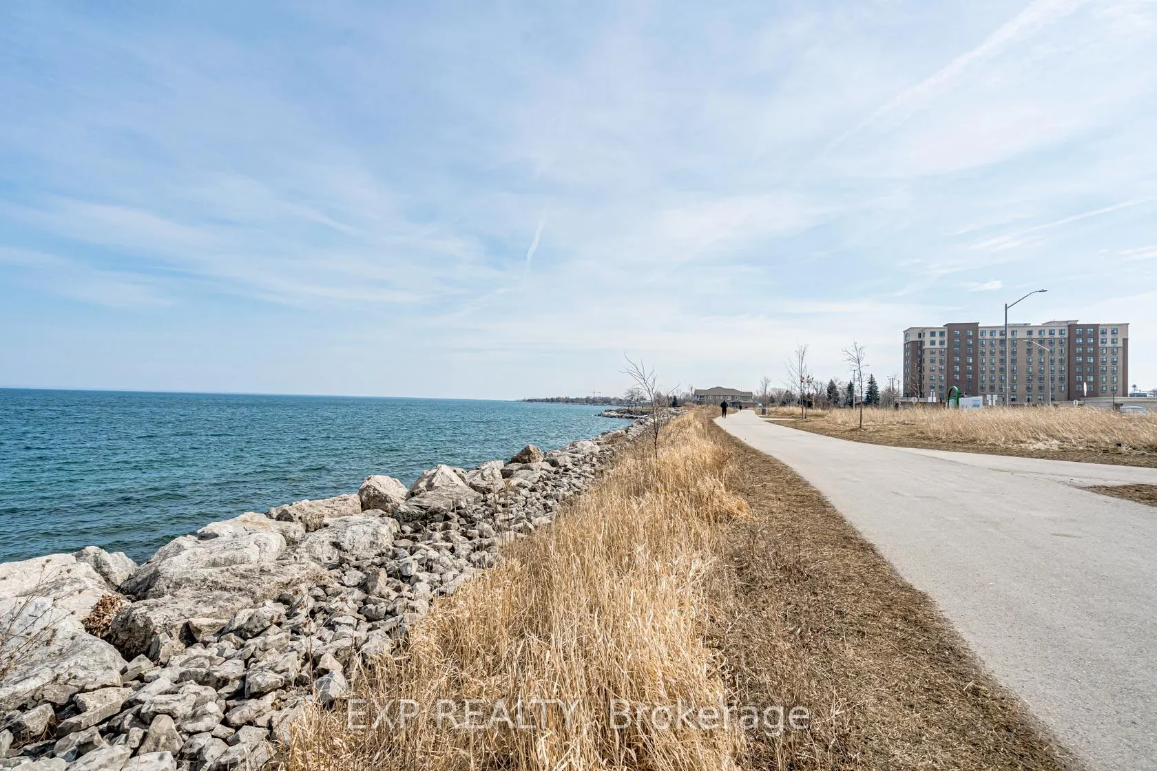 Photo 3 of Unit 413, 101 Shoreview Place, Hamilton, Stoney Creek — HOMEH
