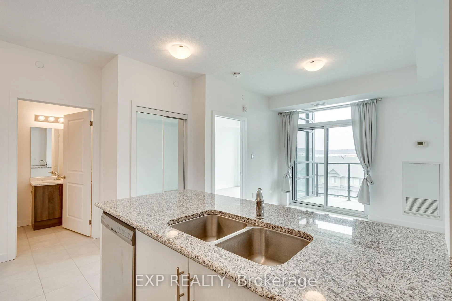 Photo 8 of Unit 413, 101 Shoreview Place, Hamilton, Stoney Creek — HOMEH
