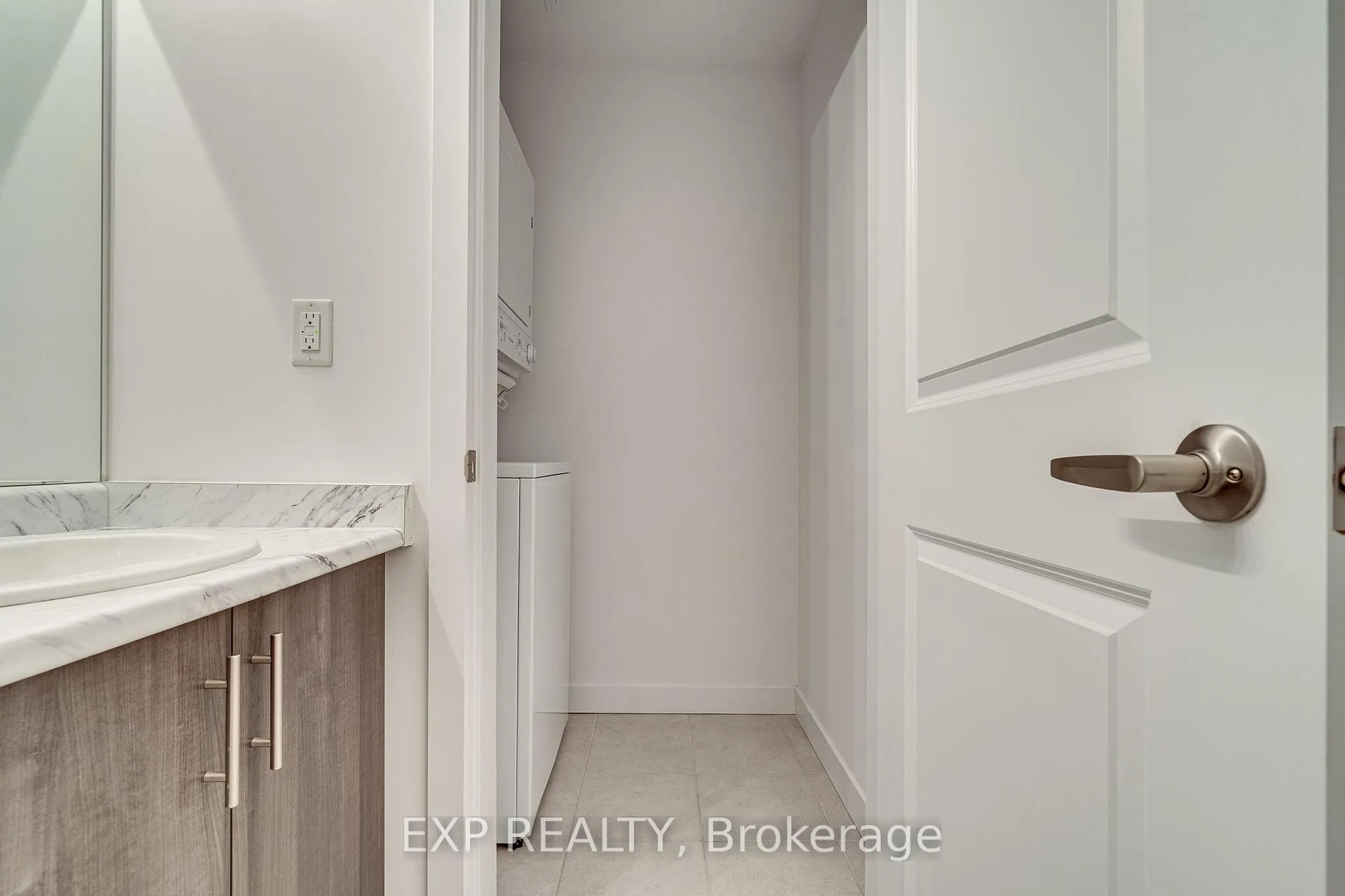 Photo 19 of Unit 413, 101 Shoreview Place, Hamilton, Stoney Creek — HOMEH