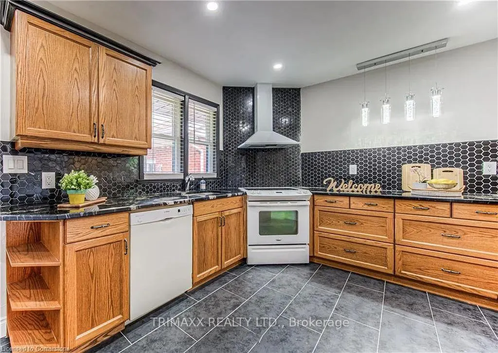 Photo 5 of 271 Bedford Road, Waterloo — HOMEH
