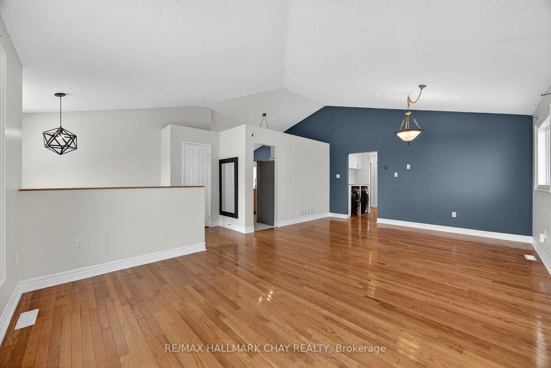 Photo 3 of 12 Webb Street, Barrie, Painswick North — HOMEH