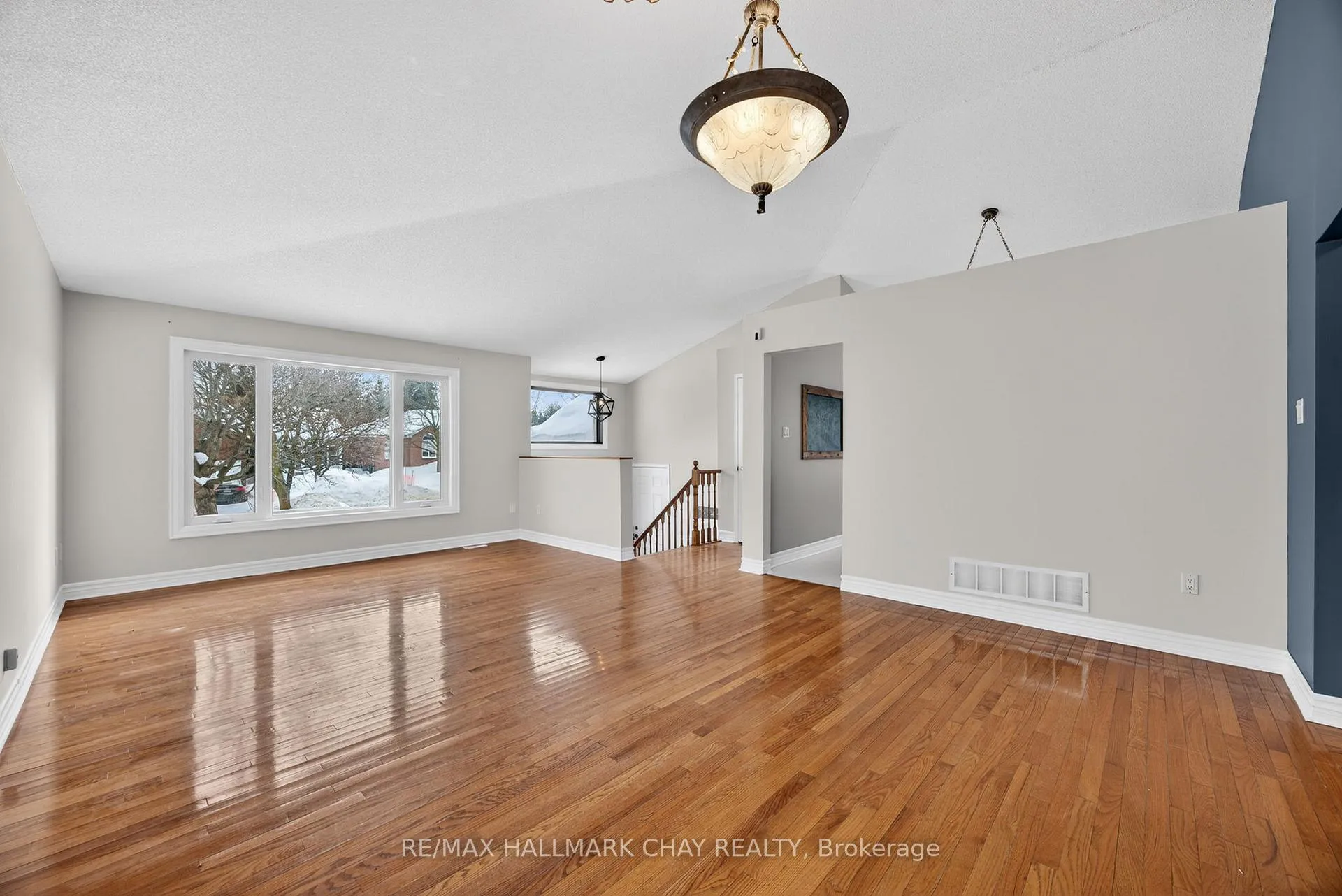 Photo 4 of 12 Webb Street, Barrie, Painswick North — HOMEH