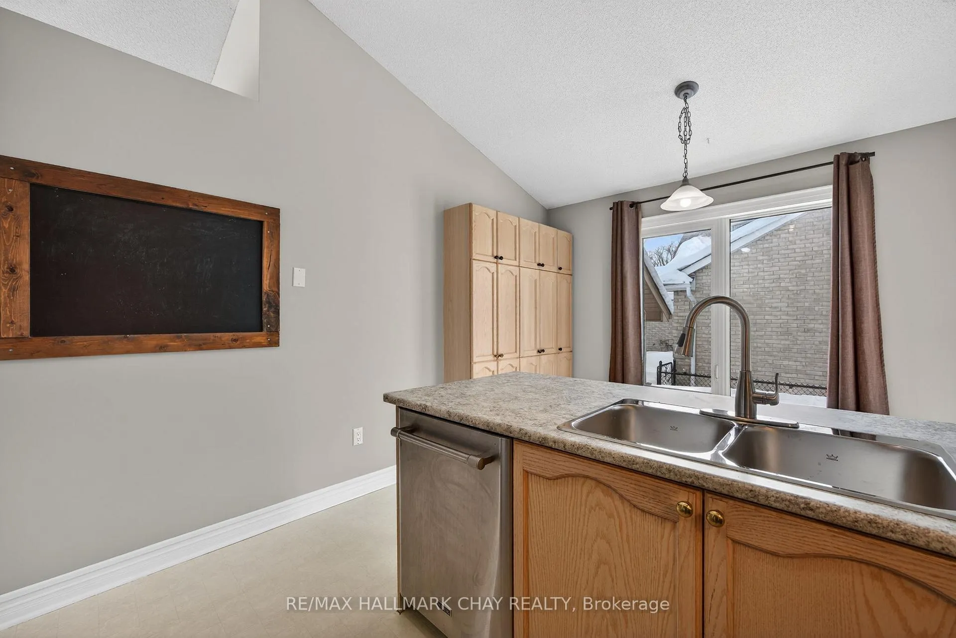 Photo 6 of 12 Webb Street, Barrie, Painswick North — HOMEH