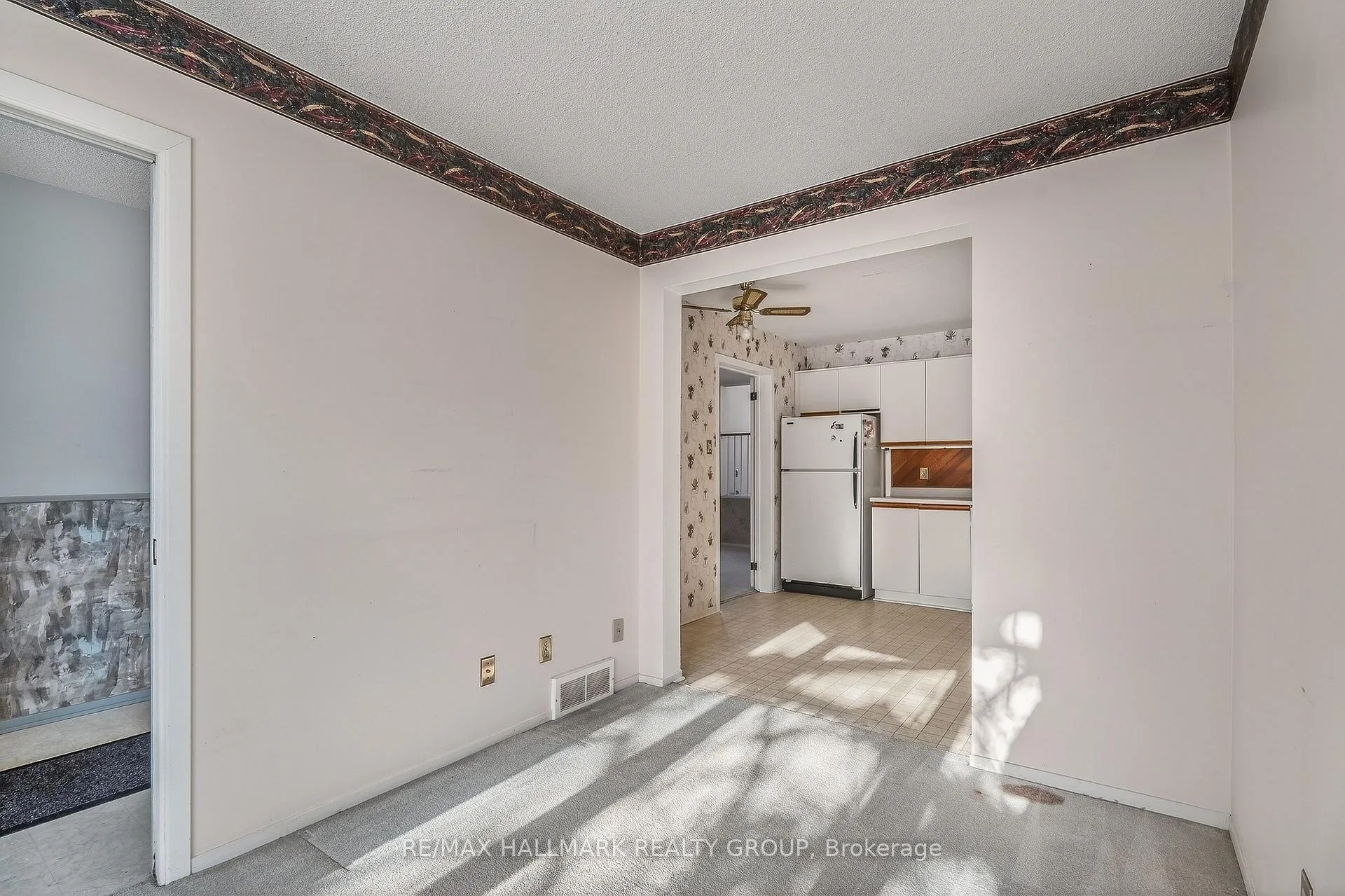 Photo 9 of 14 Haywood Crescent, Ottawa, Kanata - Katimavik — HOMEH