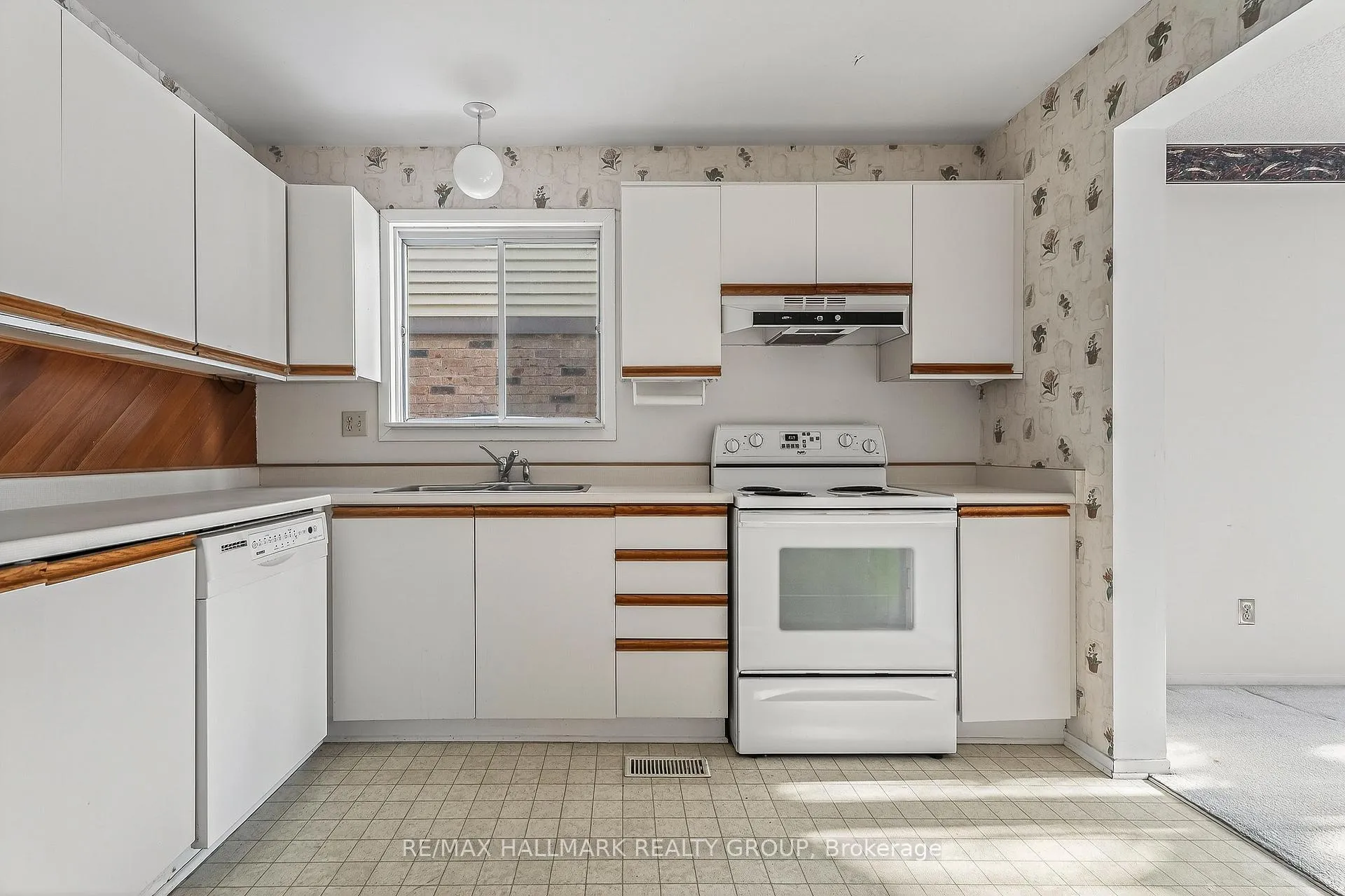 Photo 12 of 14 Haywood Crescent, Ottawa, Kanata - Katimavik — HOMEH
