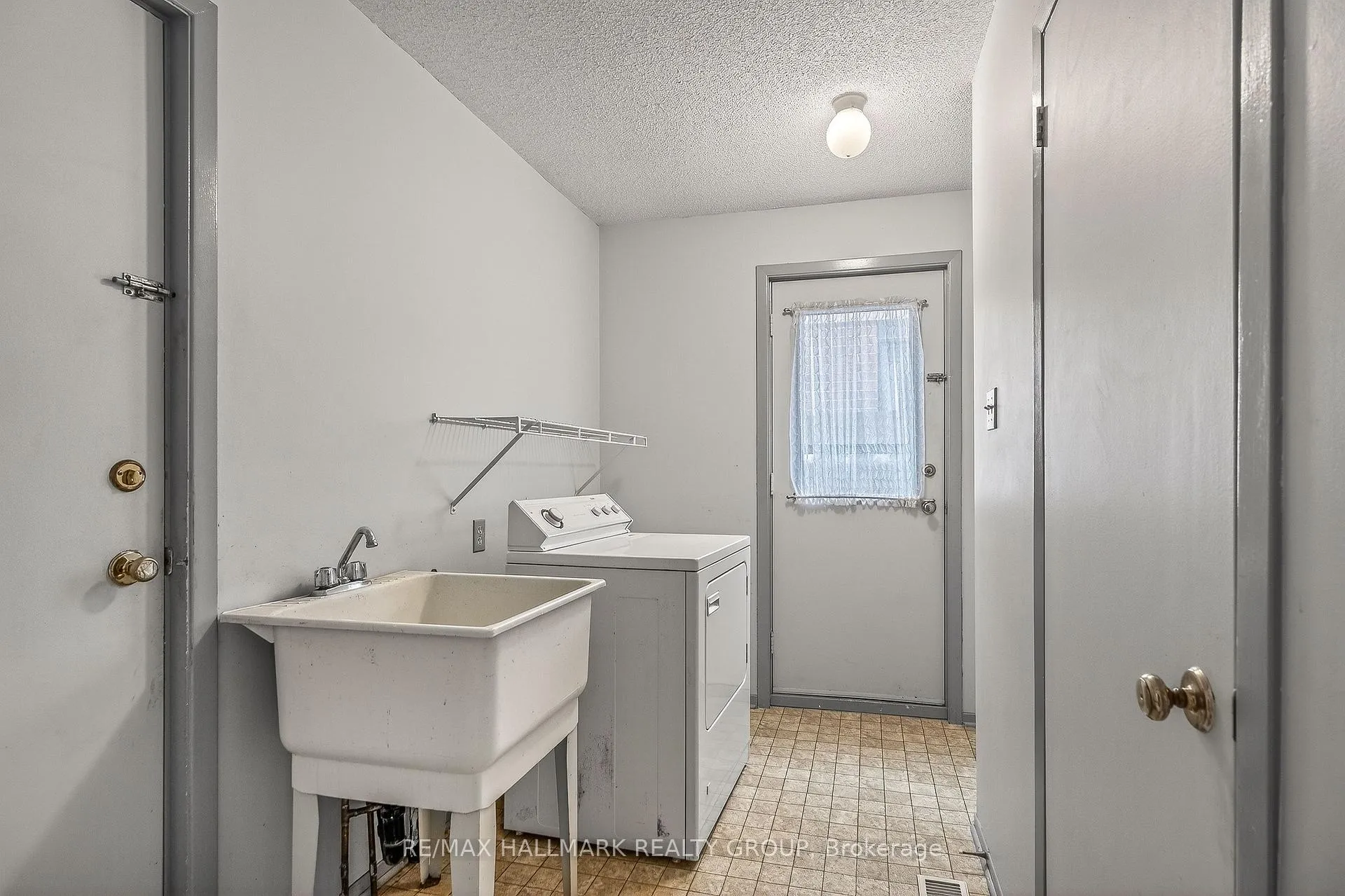 Photo 13 of 14 Haywood Crescent, Ottawa, Kanata - Katimavik — HOMEH