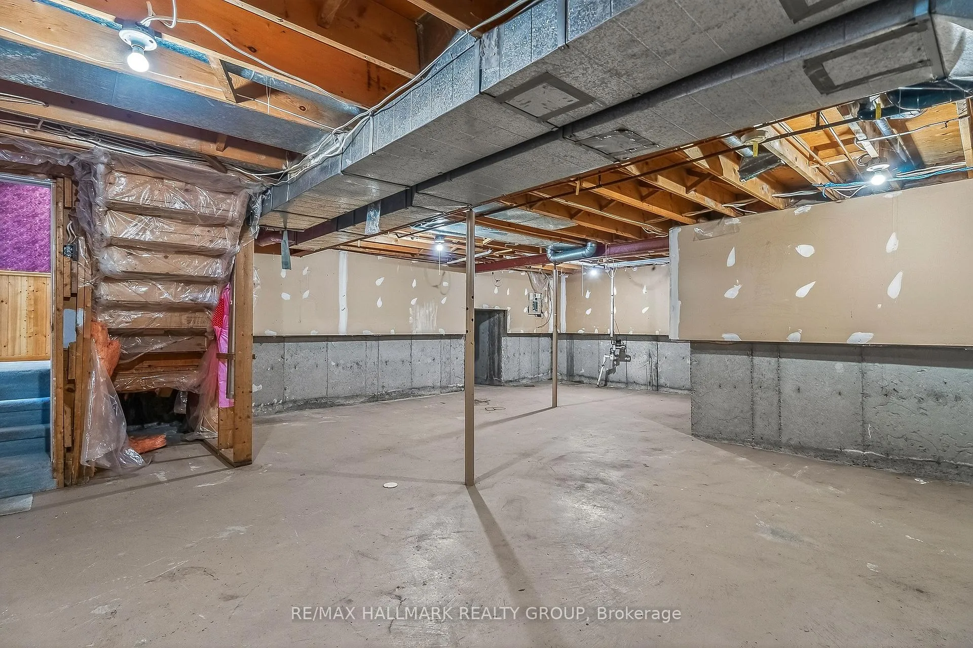 Photo 32 of 14 Haywood Crescent, Ottawa, Kanata - Katimavik — HOMEH