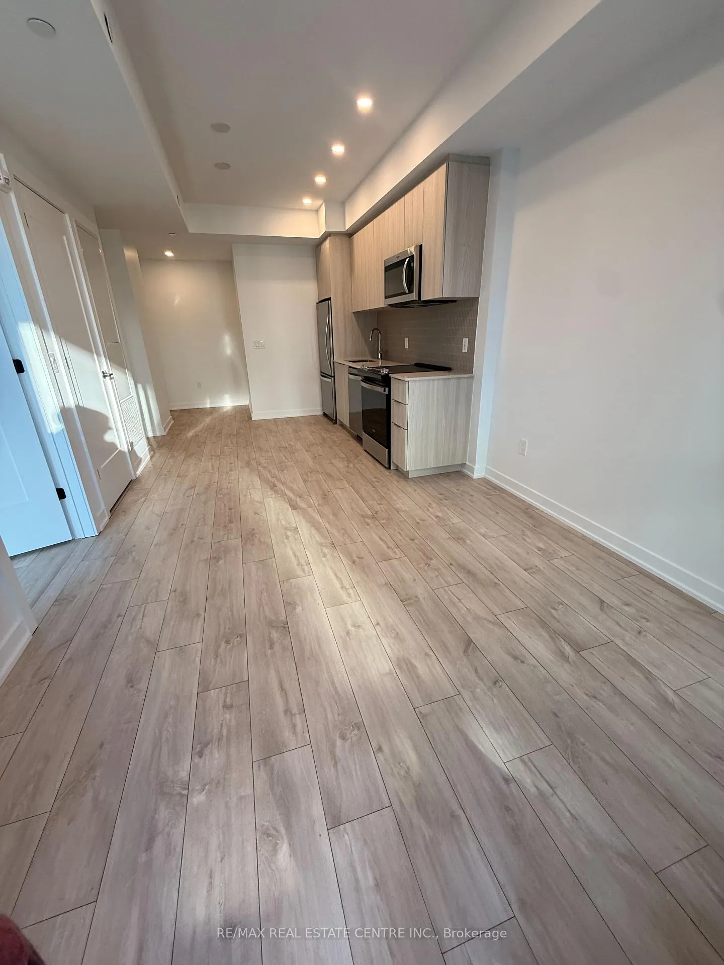 Photo 4 of 750 Whitlock Avenue, Milton, Cobban — HOMEH