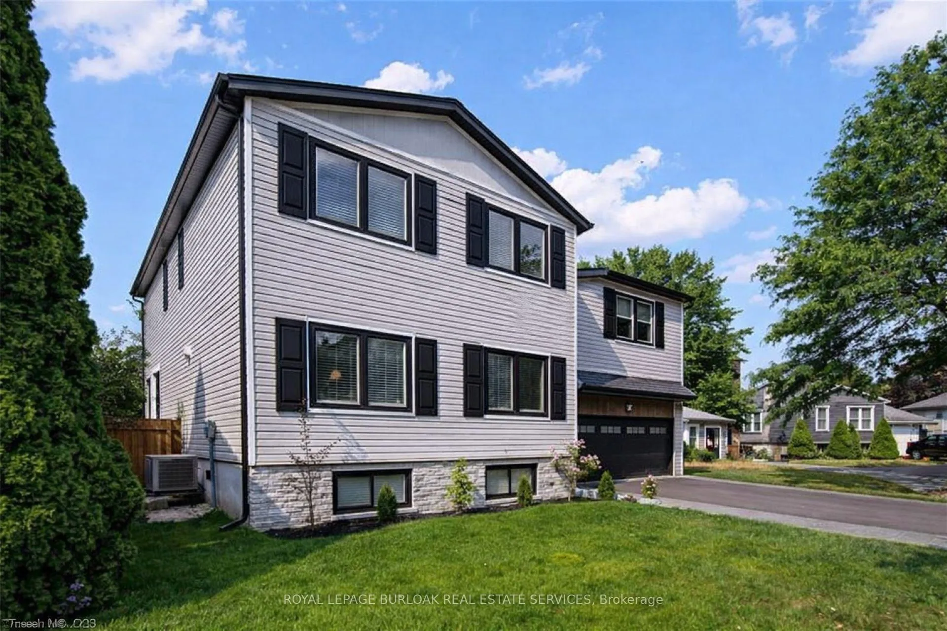 Photo 2 of 5199 Broughton Crescent, Burlington, Appleby — HOMEH