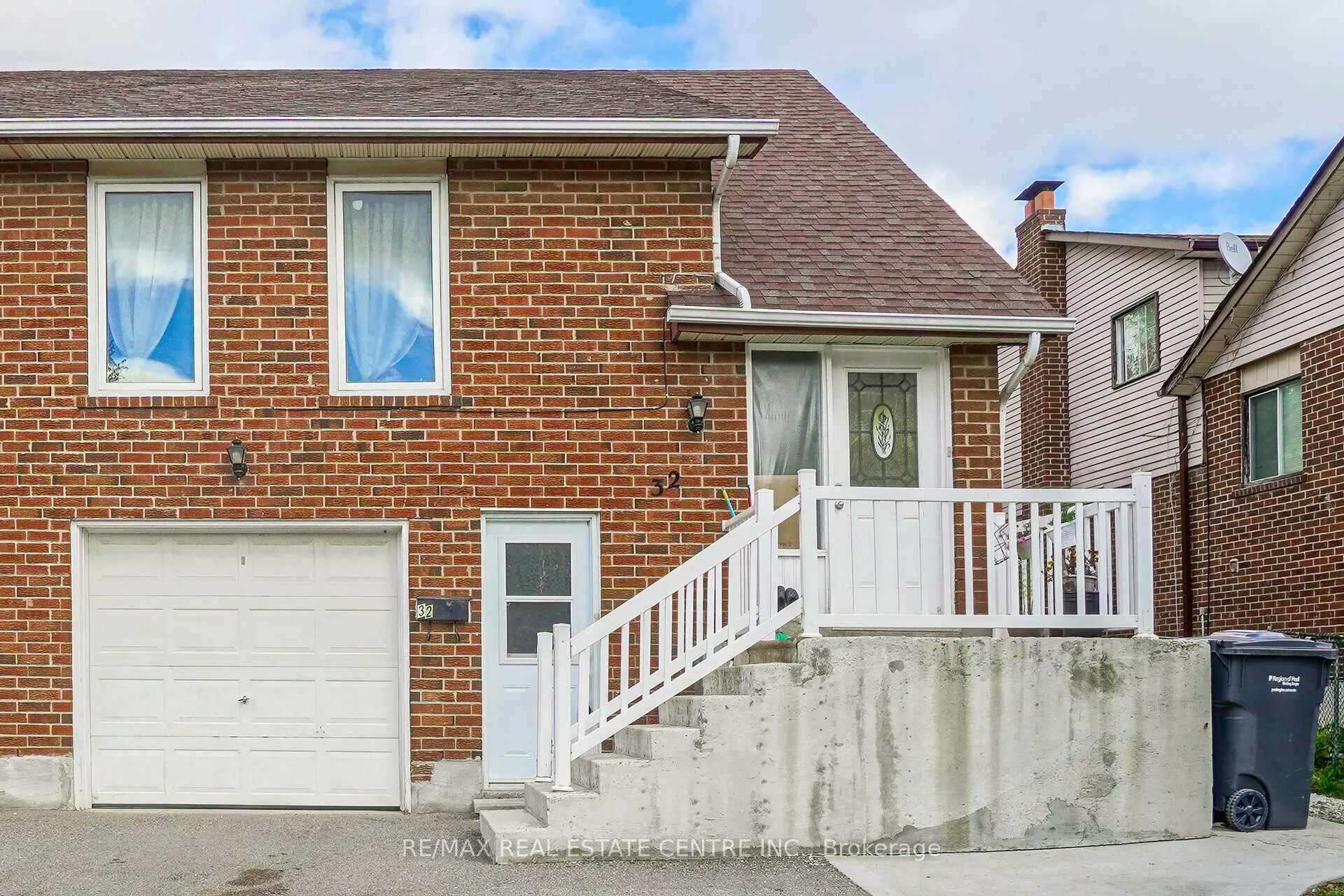 Photo 2 of Unit 2, 32 Mount pleasant Drive, Brampton, Heart Lake East — HOMEH