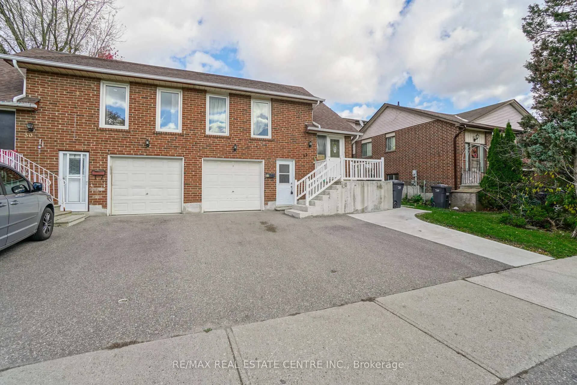 Photo 4 of Unit 2, 32 Mount pleasant Drive, Brampton, Heart Lake East — HOMEH