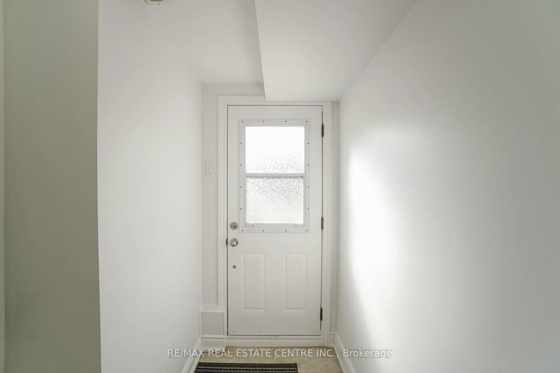Photo 7 of Unit 2, 32 Mount pleasant Drive, Brampton, Heart Lake East — HOMEH
