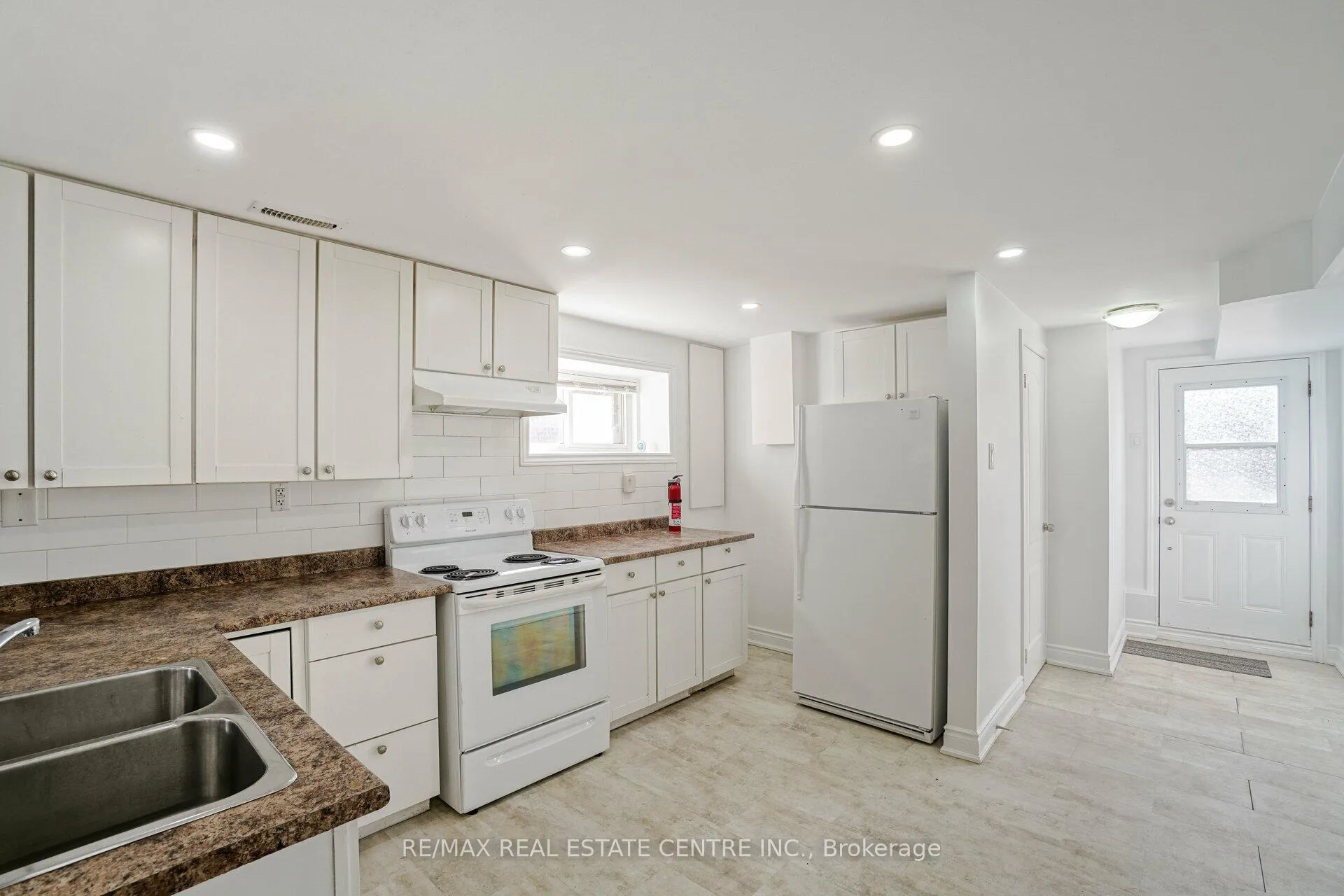 Photo 8 of Unit 2, 32 Mount pleasant Drive, Brampton, Heart Lake East — HOMEH