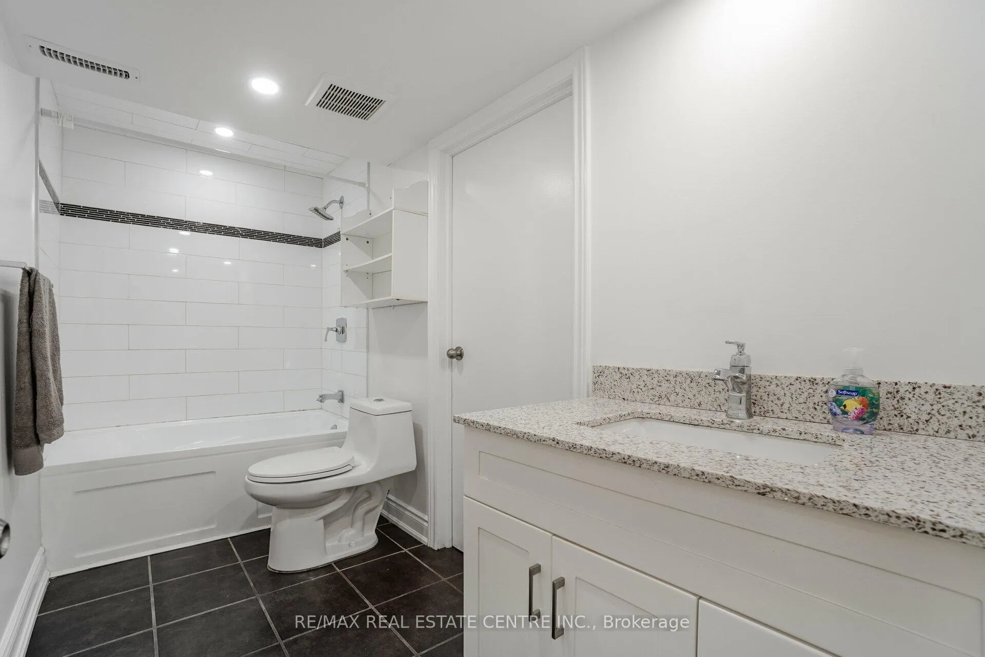 Photo 19 of Unit 2, 32 Mount pleasant Drive, Brampton, Heart Lake East — HOMEH