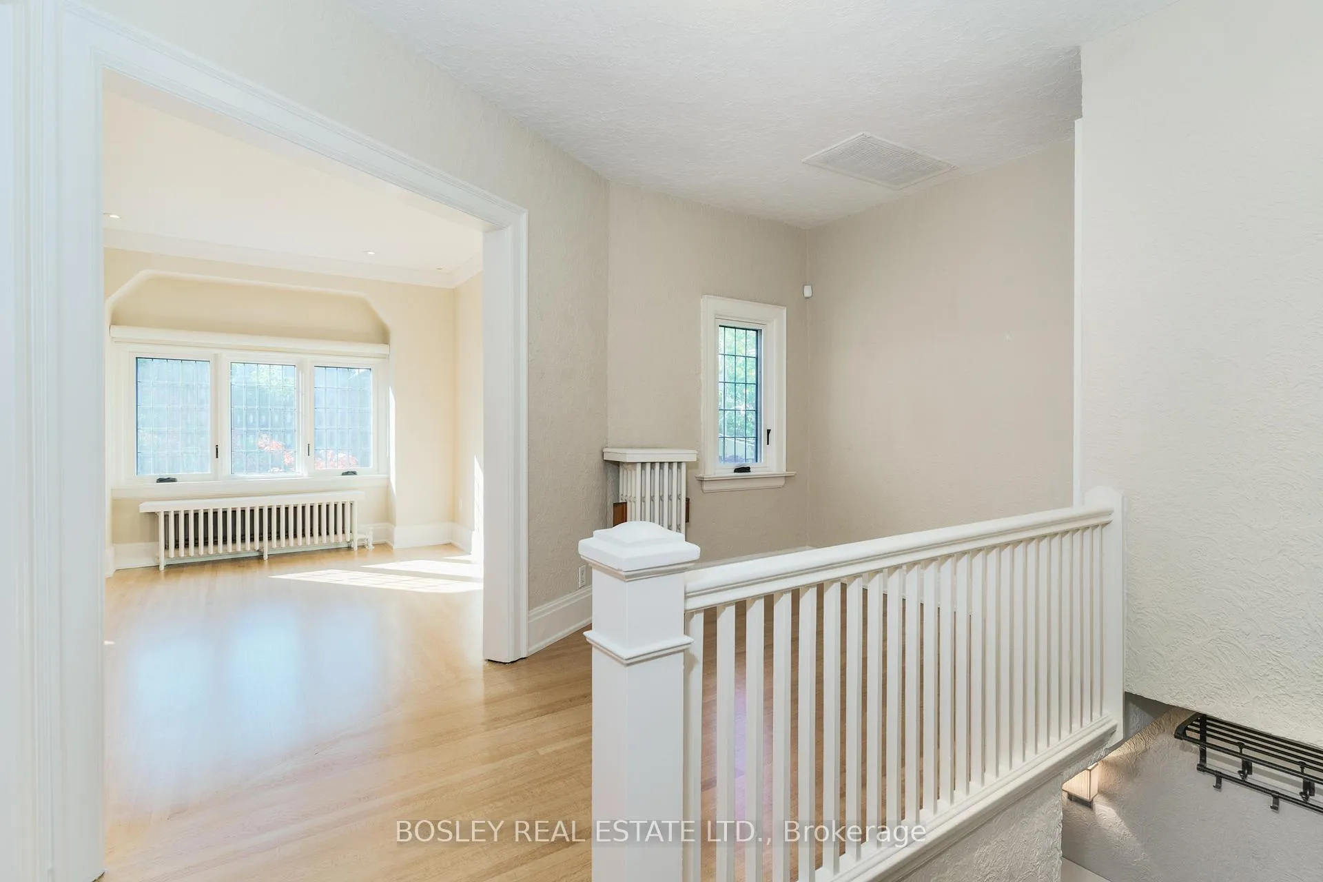 Photo 3 of Unit Upper, 20 Coulson Avenue, Toronto, Forest Hill South — HOMEH