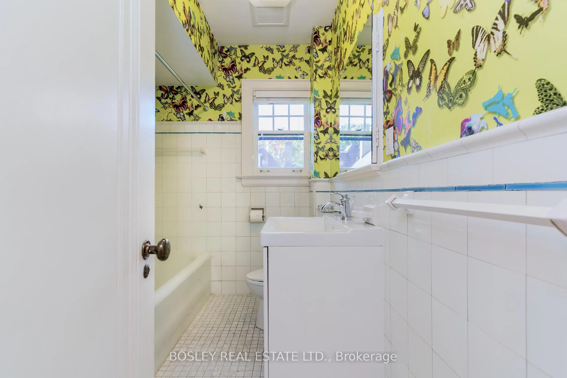 Photo 15 of Unit Upper, 20 Coulson Avenue, Toronto, Forest Hill South — HOMEH