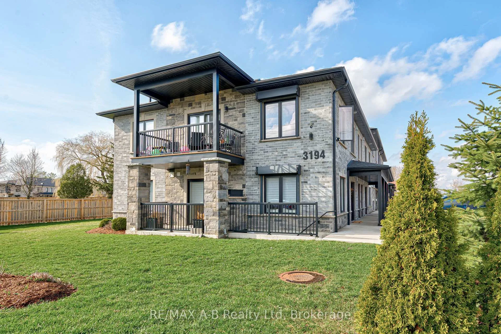 Front of Unit 7, 3194 Vivian Line 37